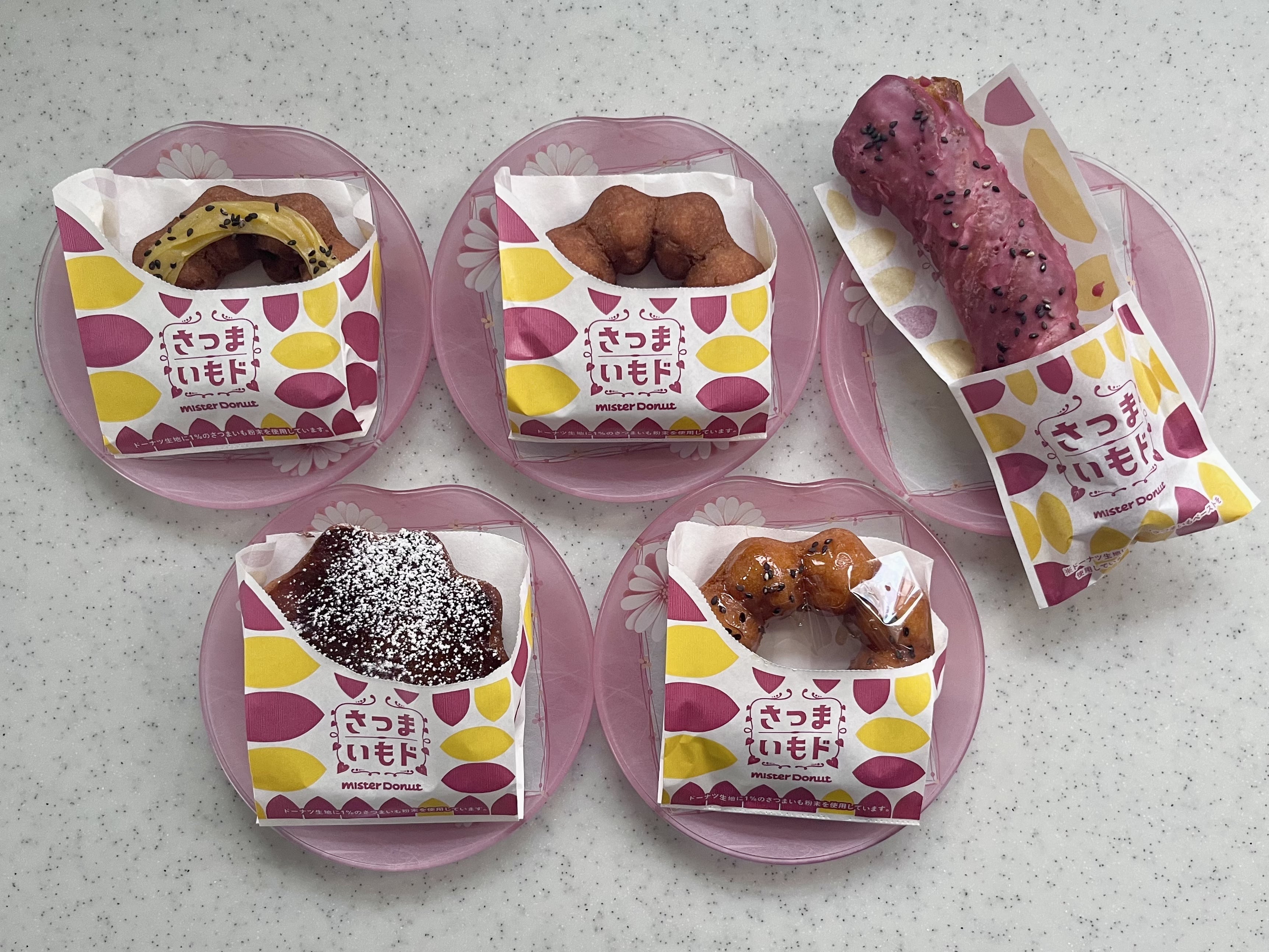 5種類の「さつまいもド」です！上段左「さつまいもド スイートポテト」、上段真ん中「さつまいもド 蜜いも」、上段右「さつまいもド まるで焼きいも」、下段左「さつまいもド 蜜いもブリュレ」、下段右「さつまいもド 大学いも」