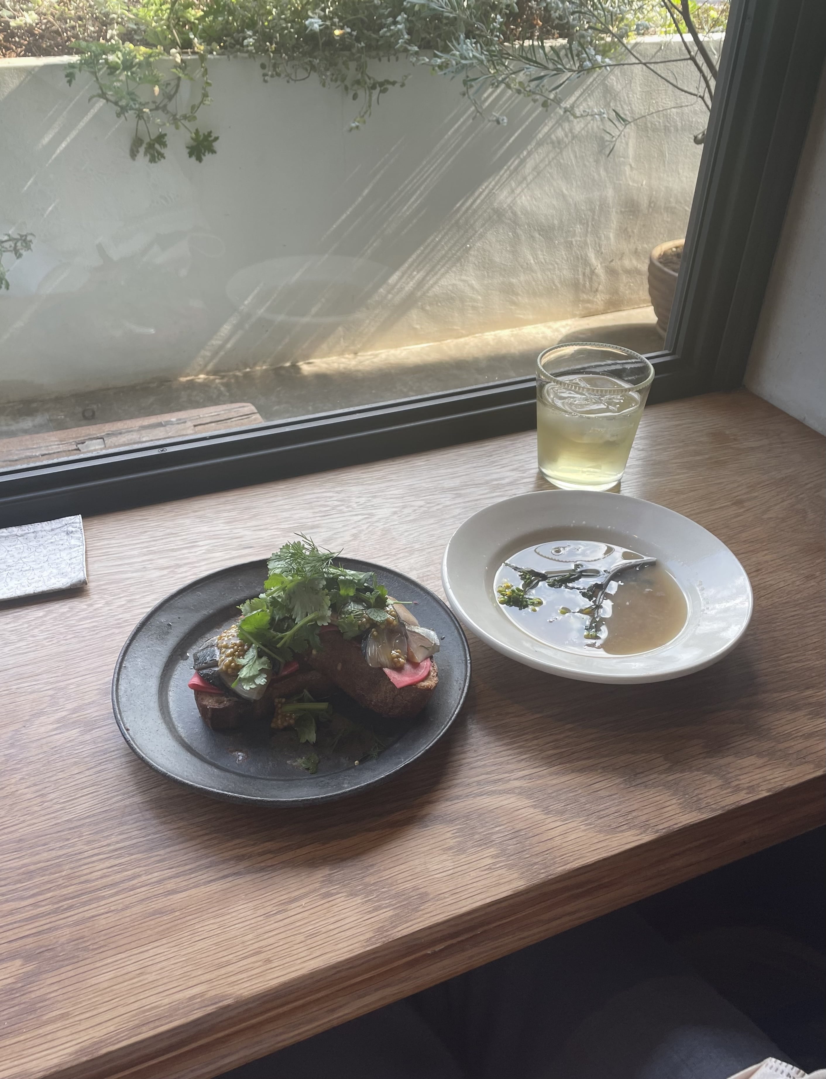 鯖のオープンサンドとスープ