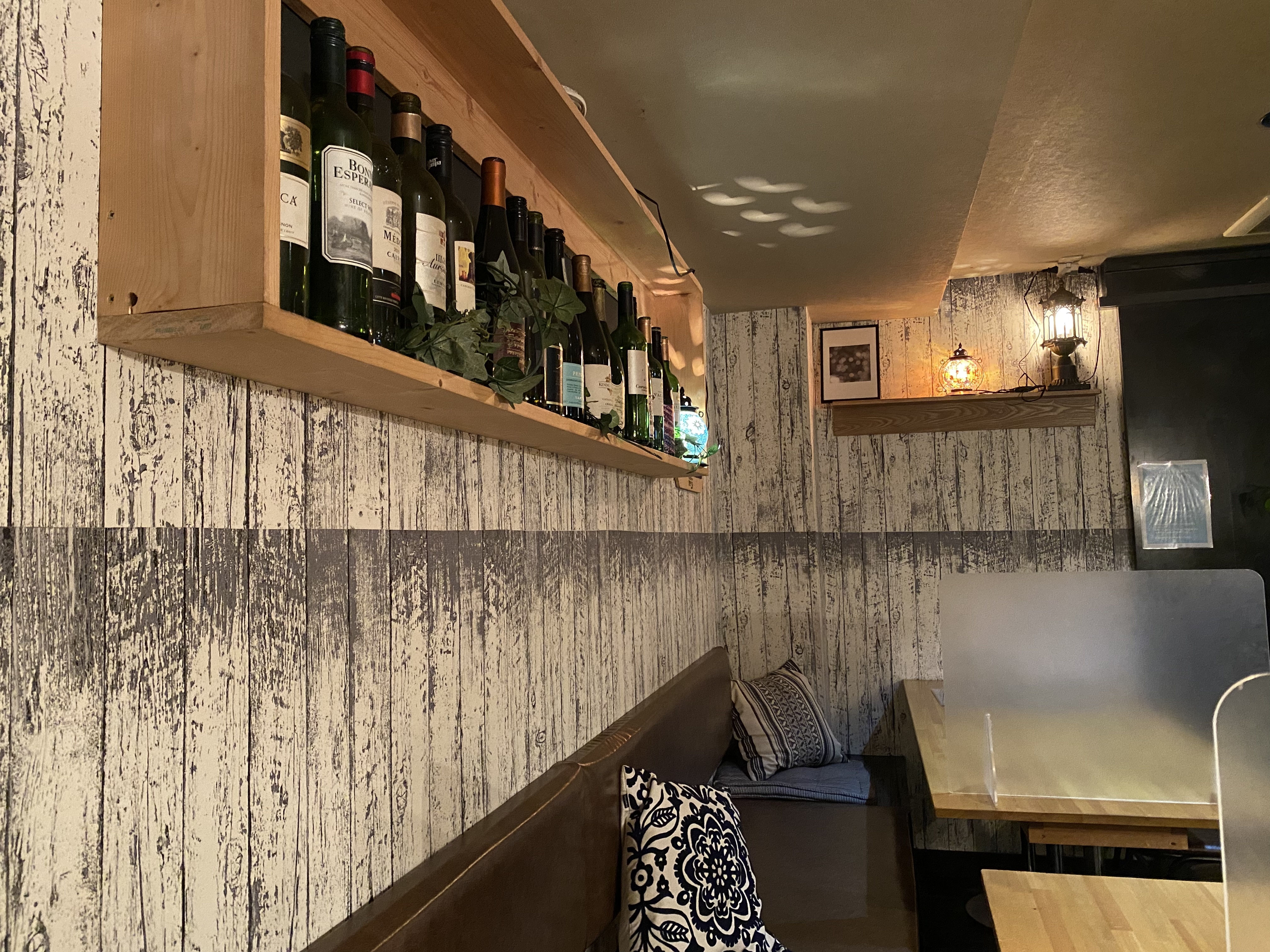 UMIバル 新宿店 内観