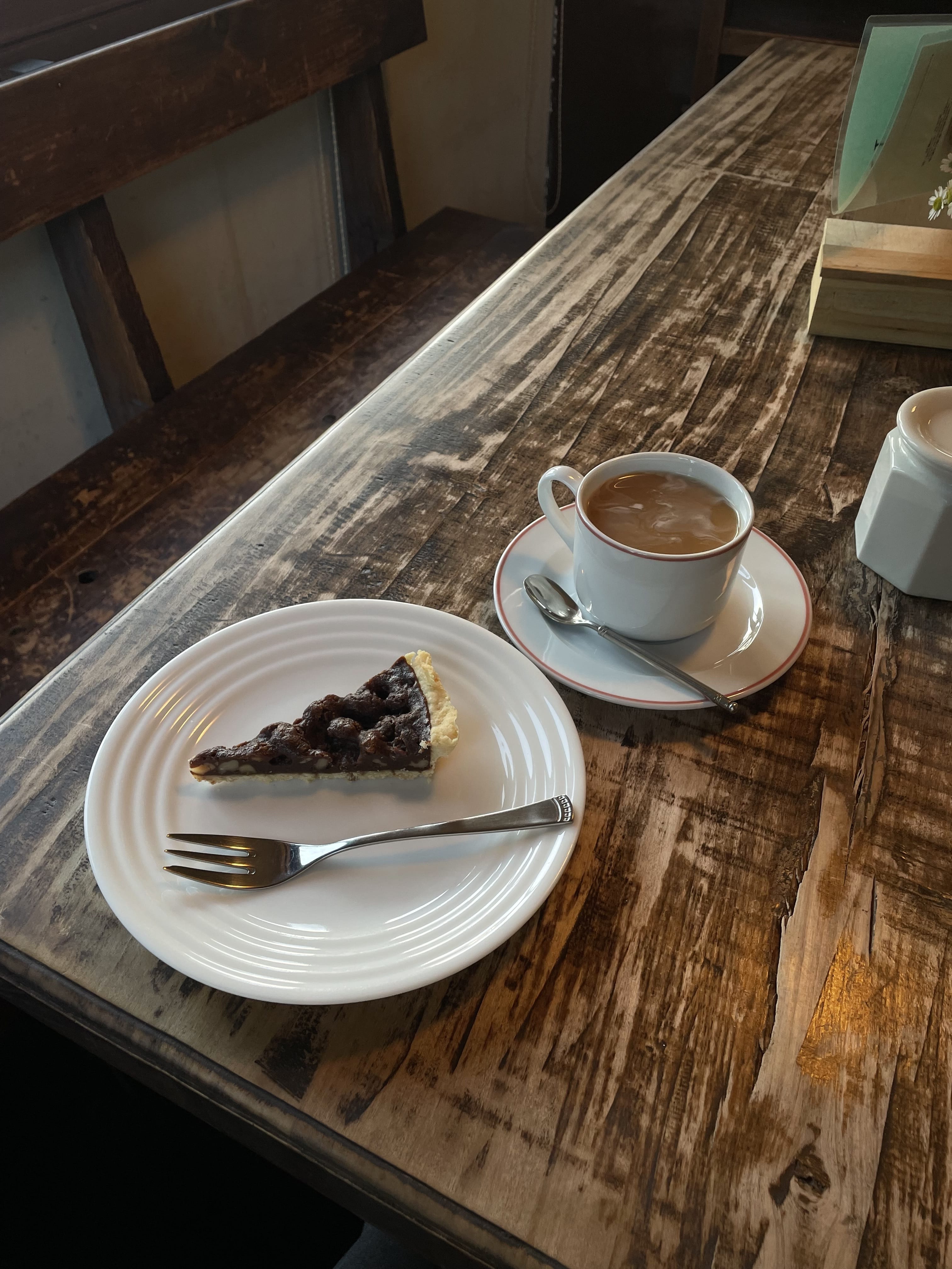 くるみのケーキと珈琲