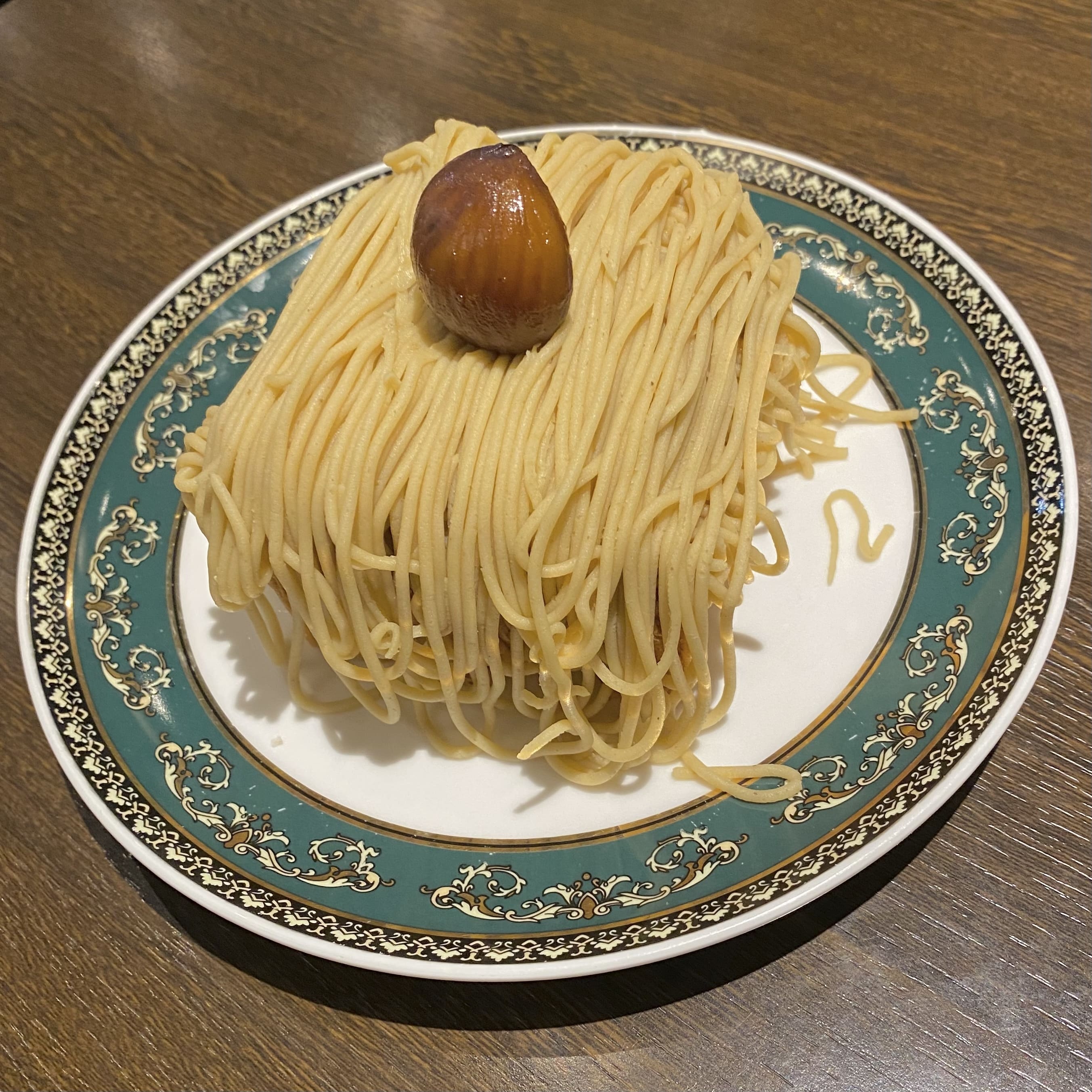 モンブランミルフィーユ、看板メニュー、リスカフェ