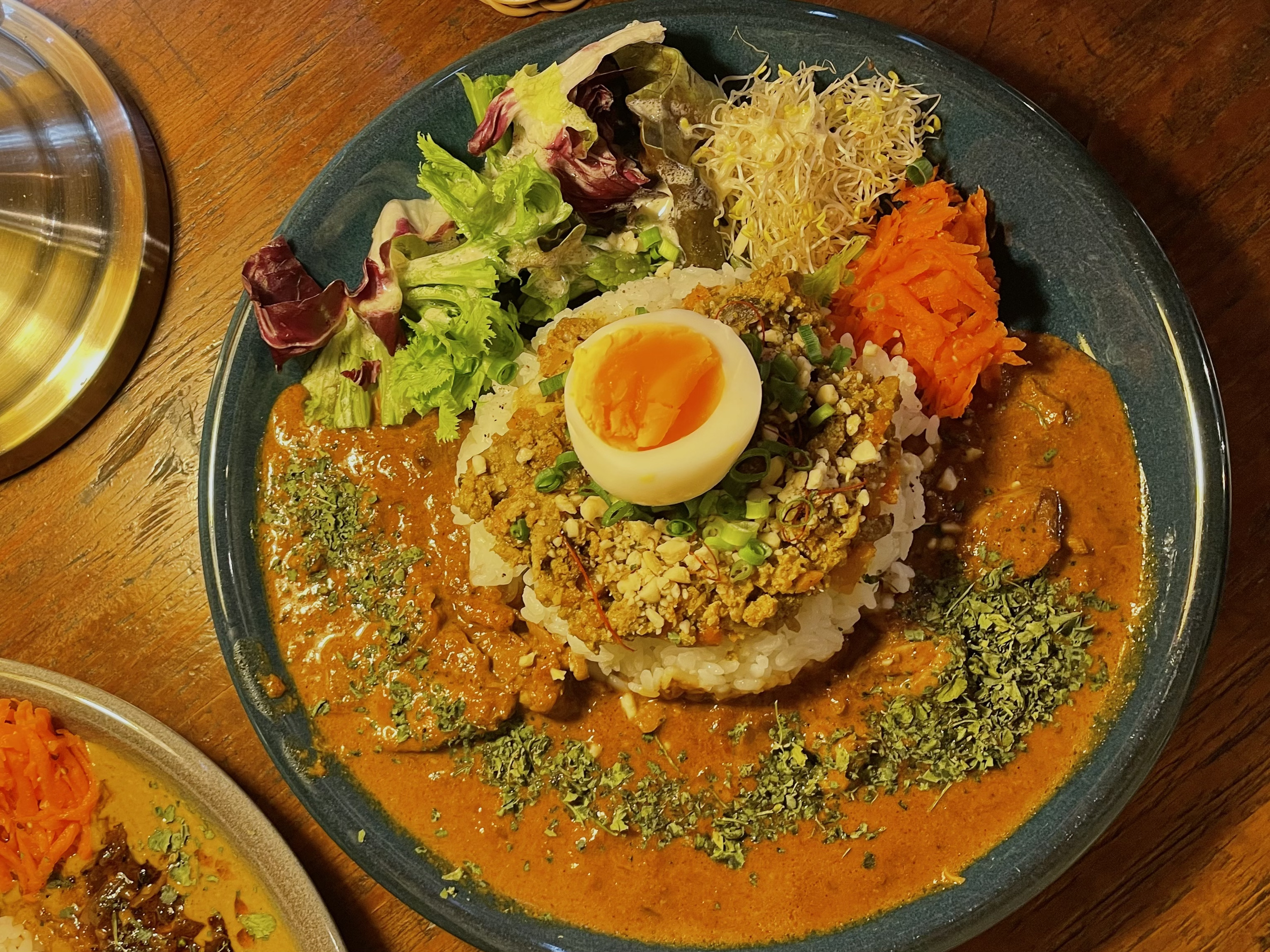 チキンとキーマのあいがけカレー