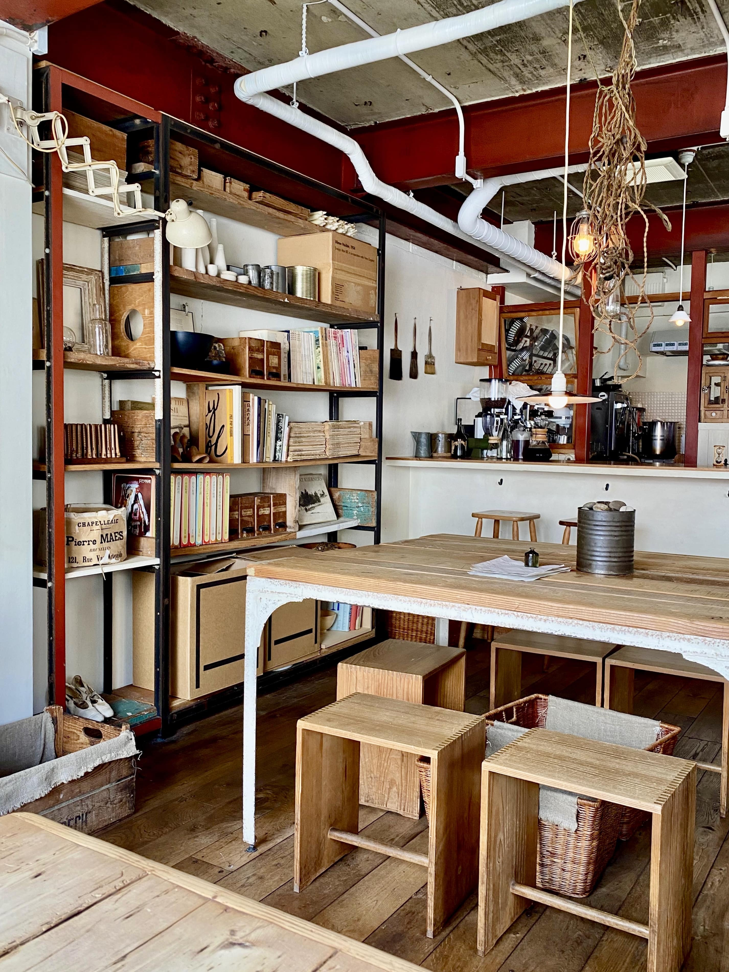 cafe&bar anthem　アンティークな店内