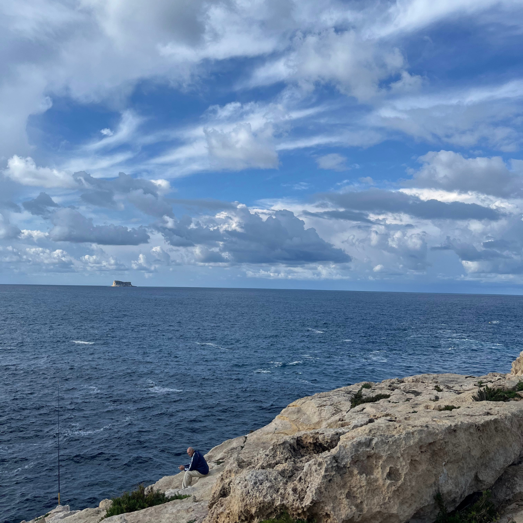 足場が悪い場所でしたが、釣りをしているおじさま方もいました~