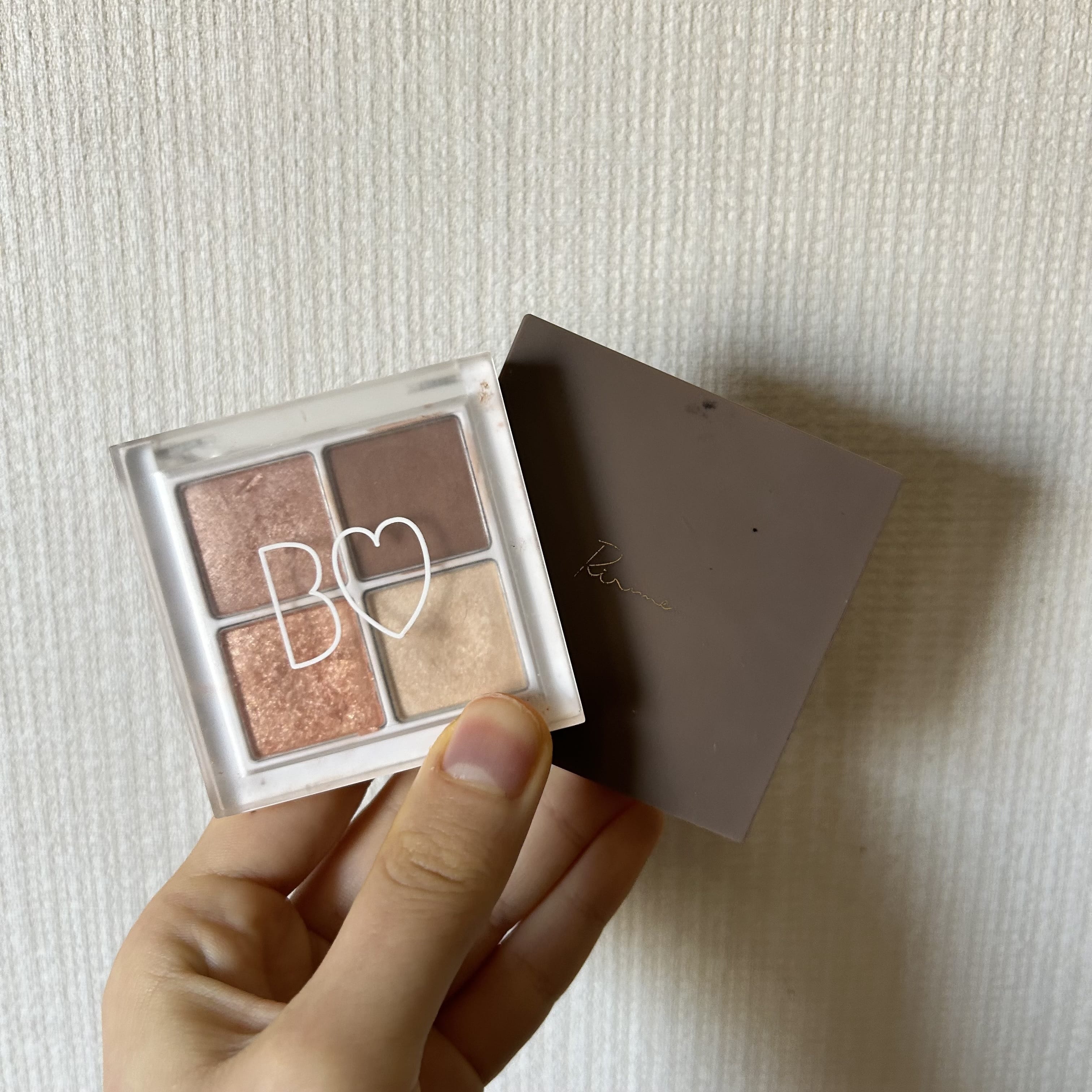 （左）ビーアイドルTHEアイパレ (右)リリミュウインザミラーアイパレット