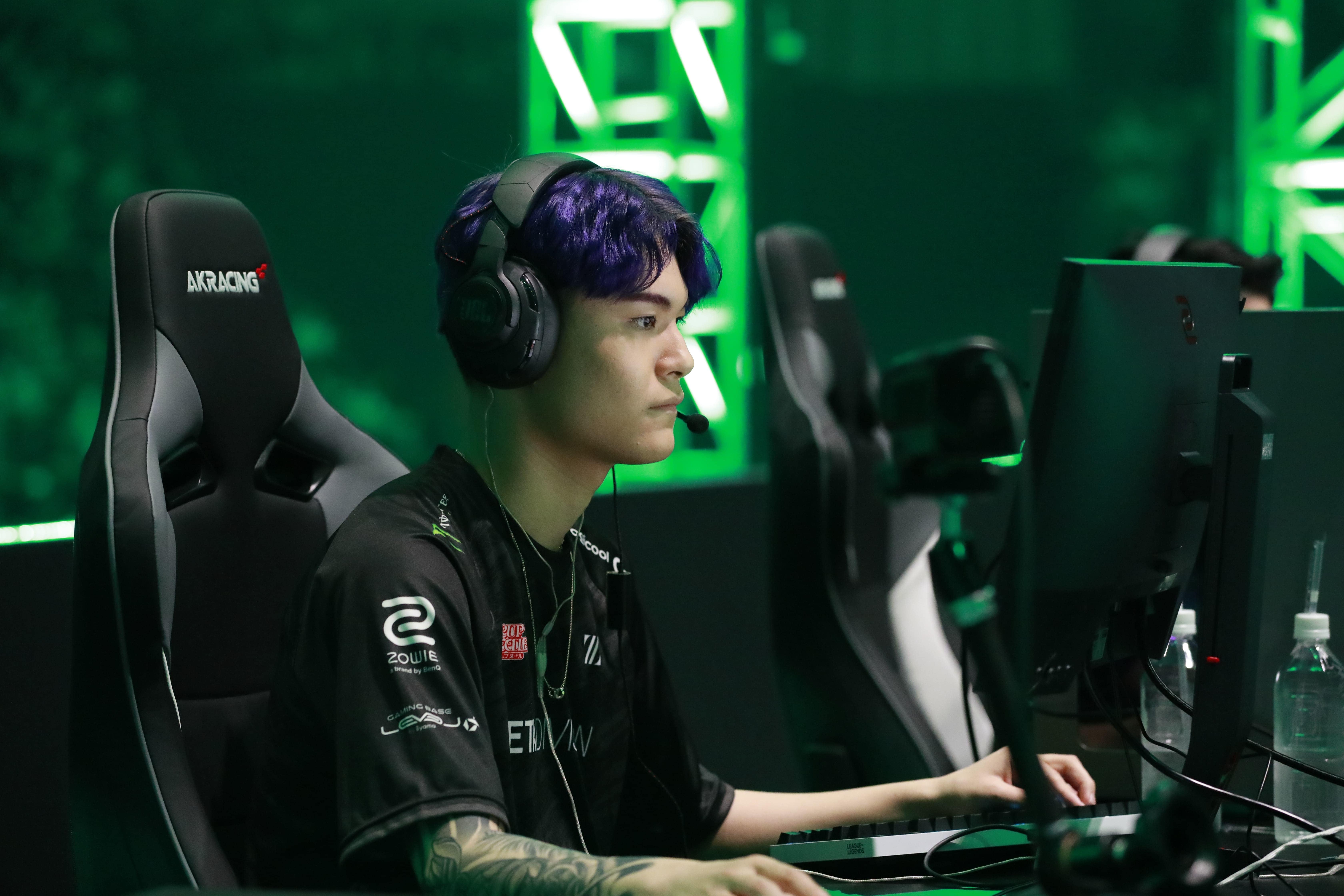 プレイ中のDep選手