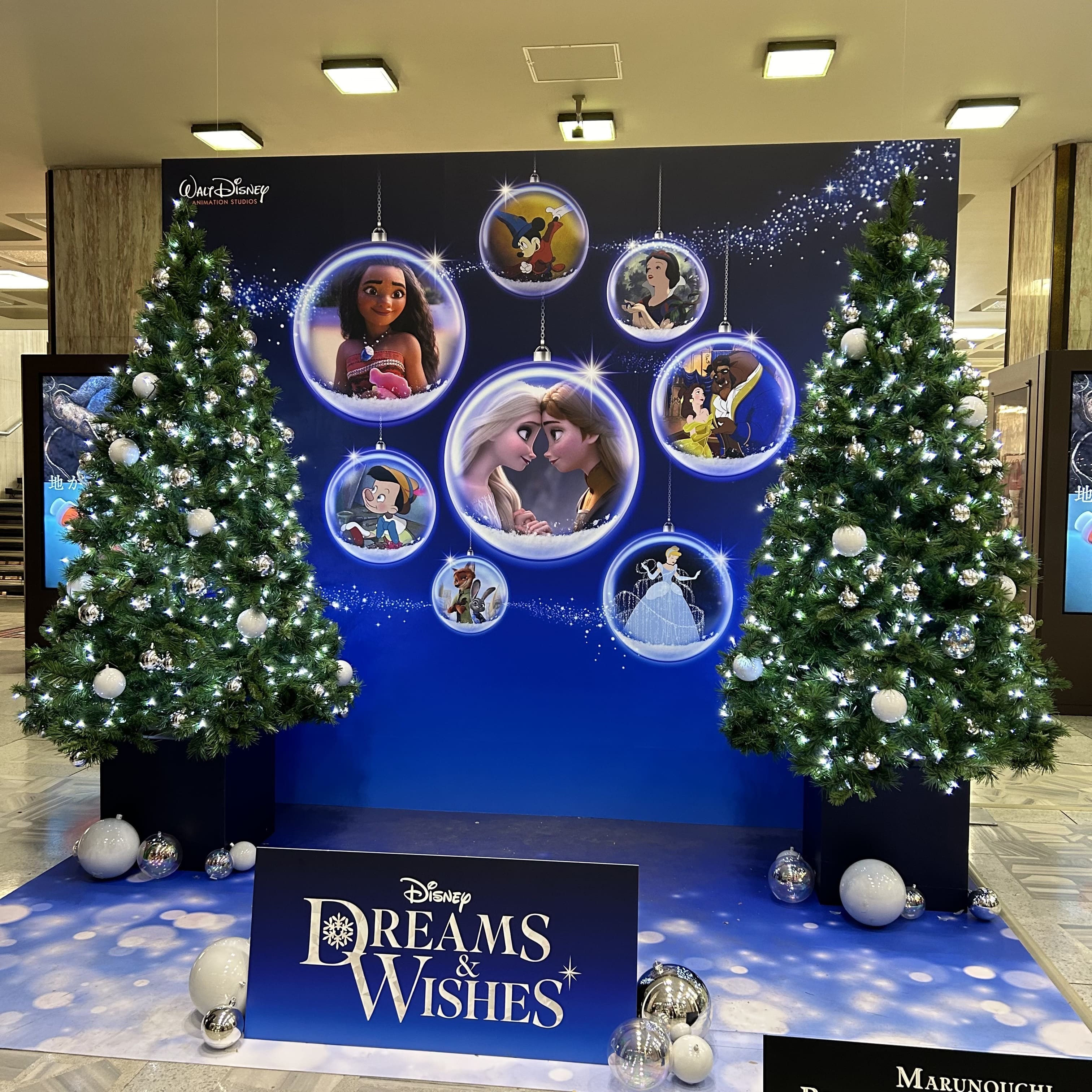 Marunouchi Bright Christmas 2023「Disney DREAMS & WISHES」特設フォトウォール