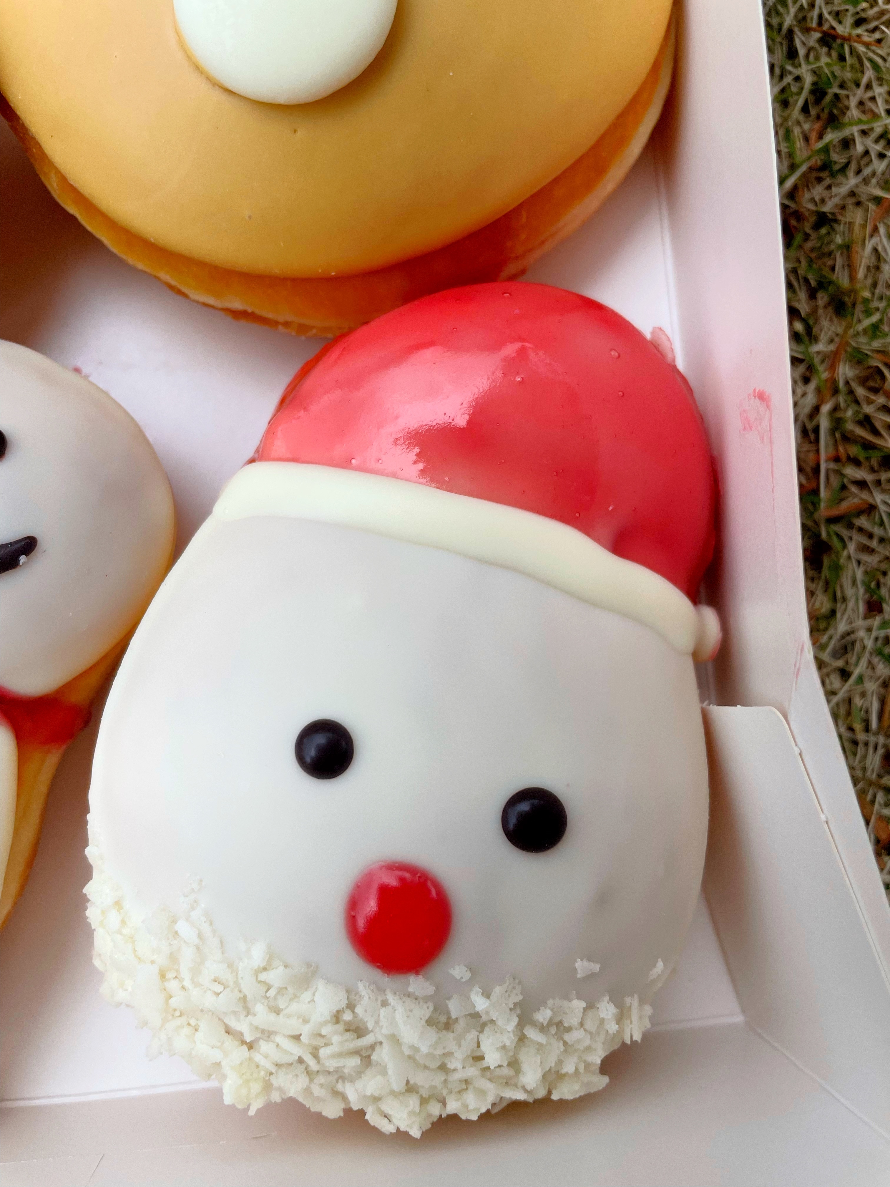 クリスピークリームドーナツ　ミルククリームサンタ