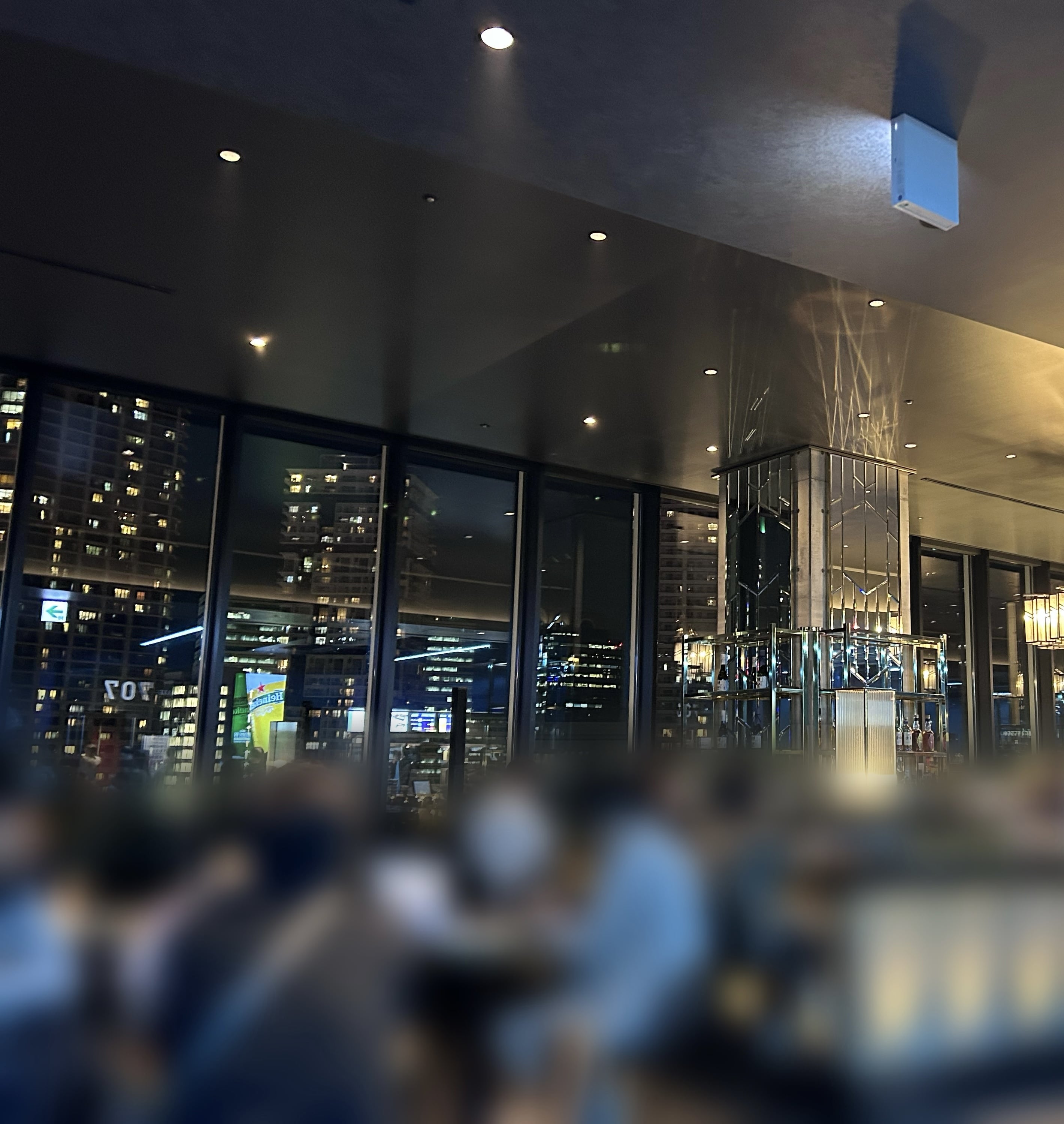 Kアリーナ横浜、7レベル、バー