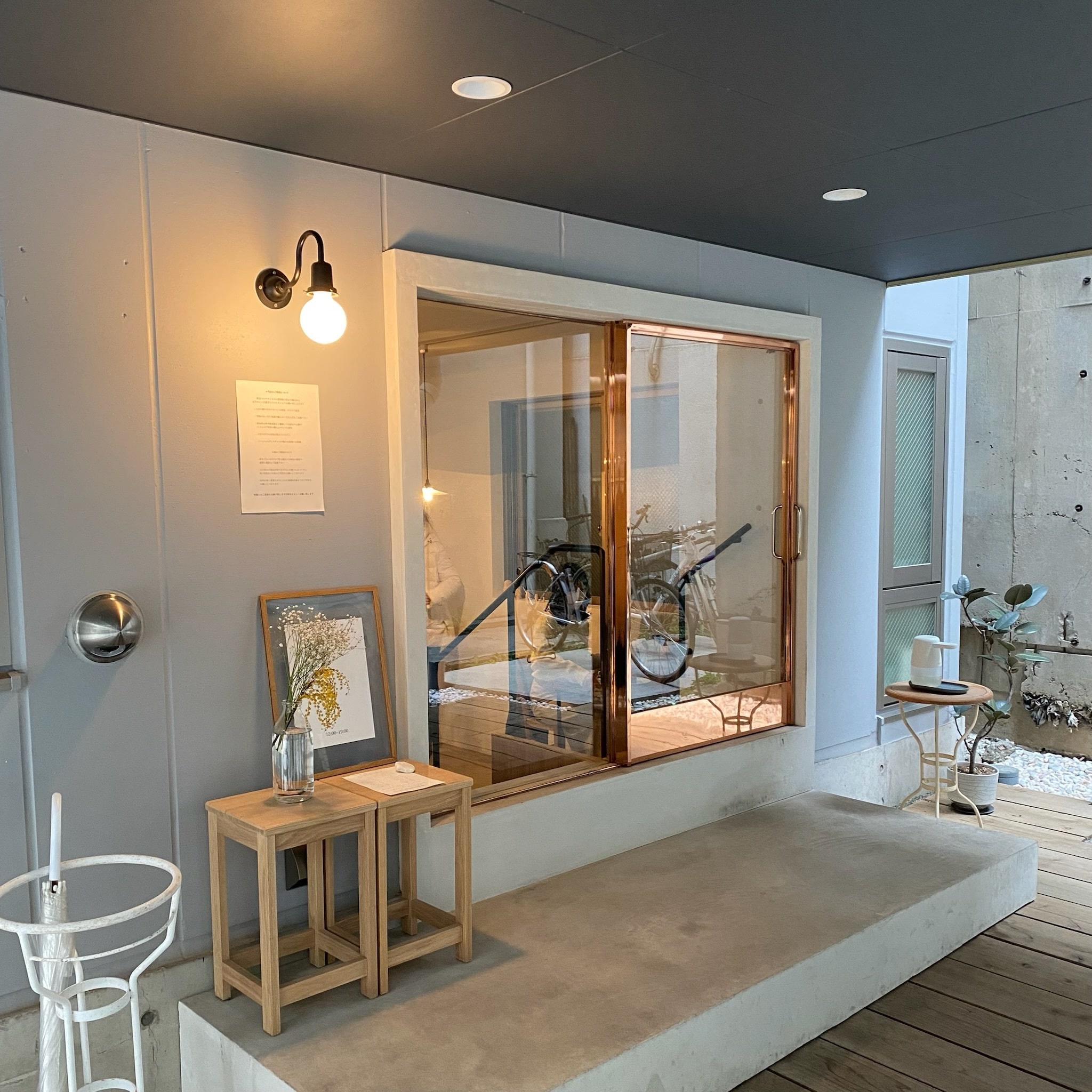 蔵前にあるカフェ「トロワ」の外観