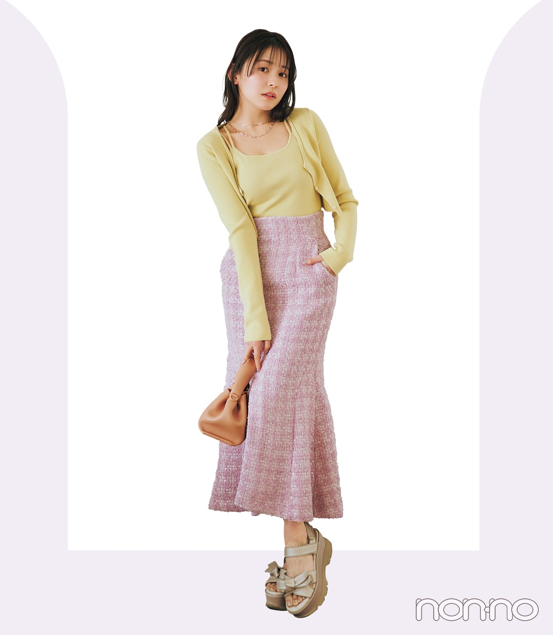 【春のフェミニンコーデ】イエローのカーディガン×ピンクのツイードスカート