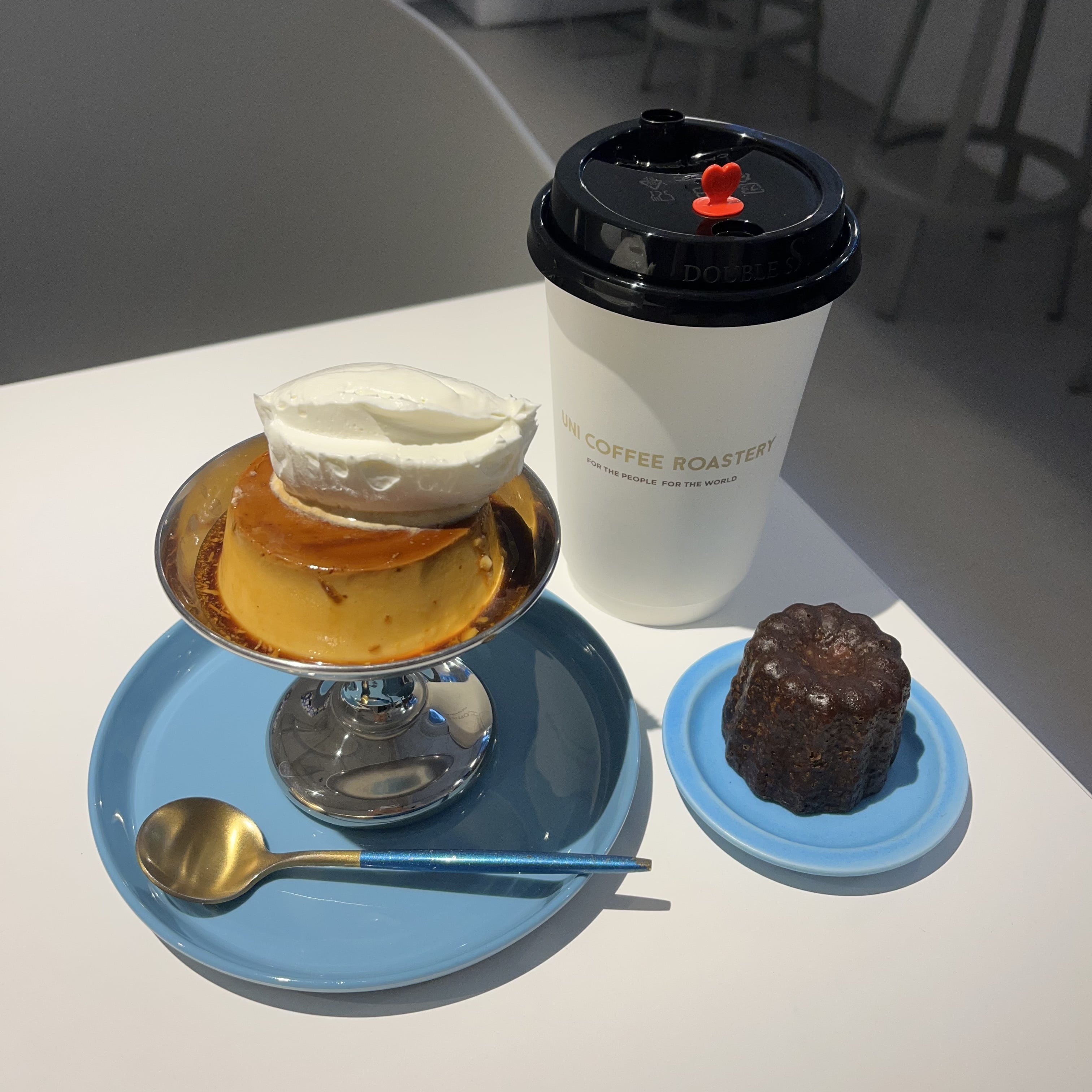 「UNI COFFEE ROASTERY 」のかためプリン・カフェラテ・カヌレ