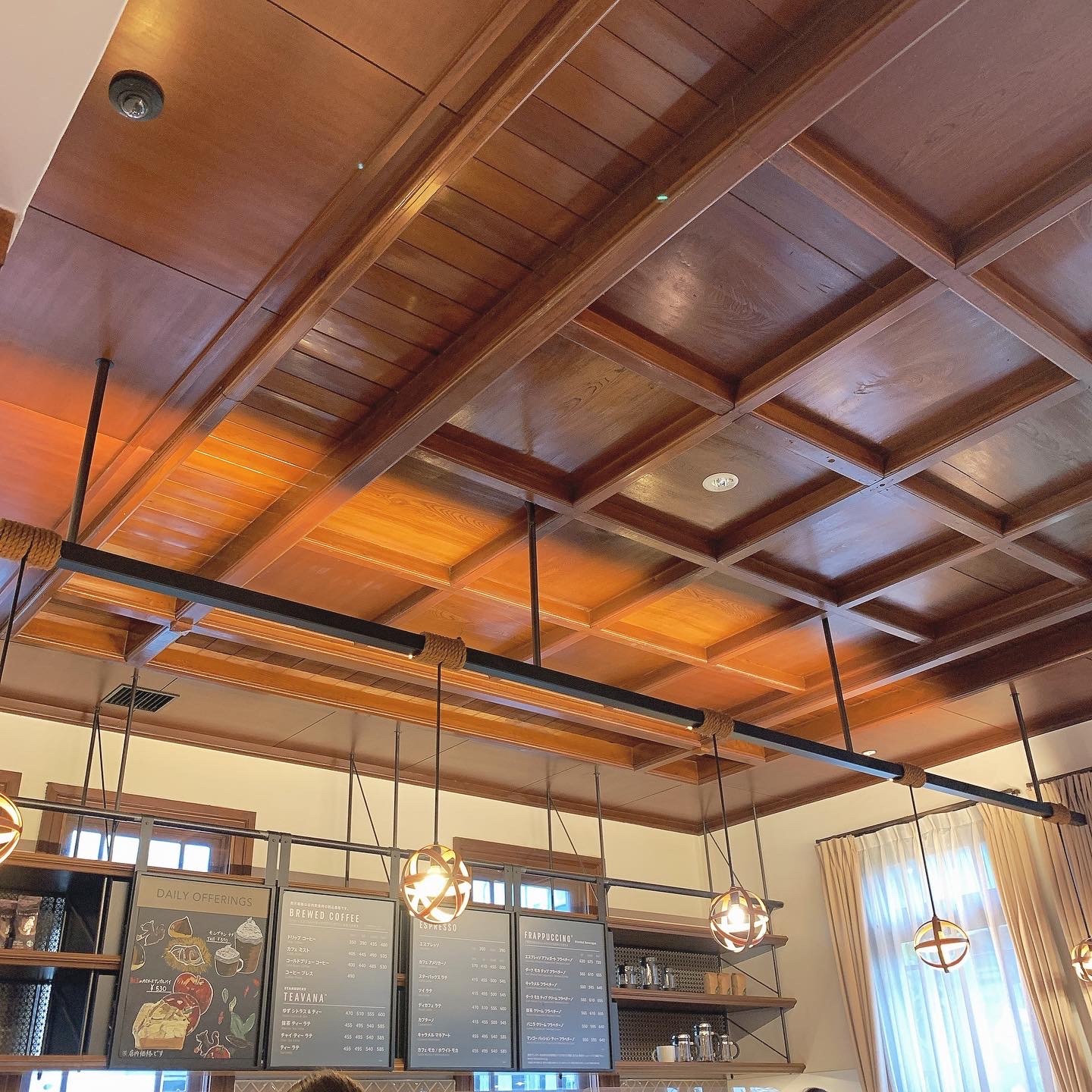 青森県弘前市　スターバックスコーヒー弘前公園前店内装