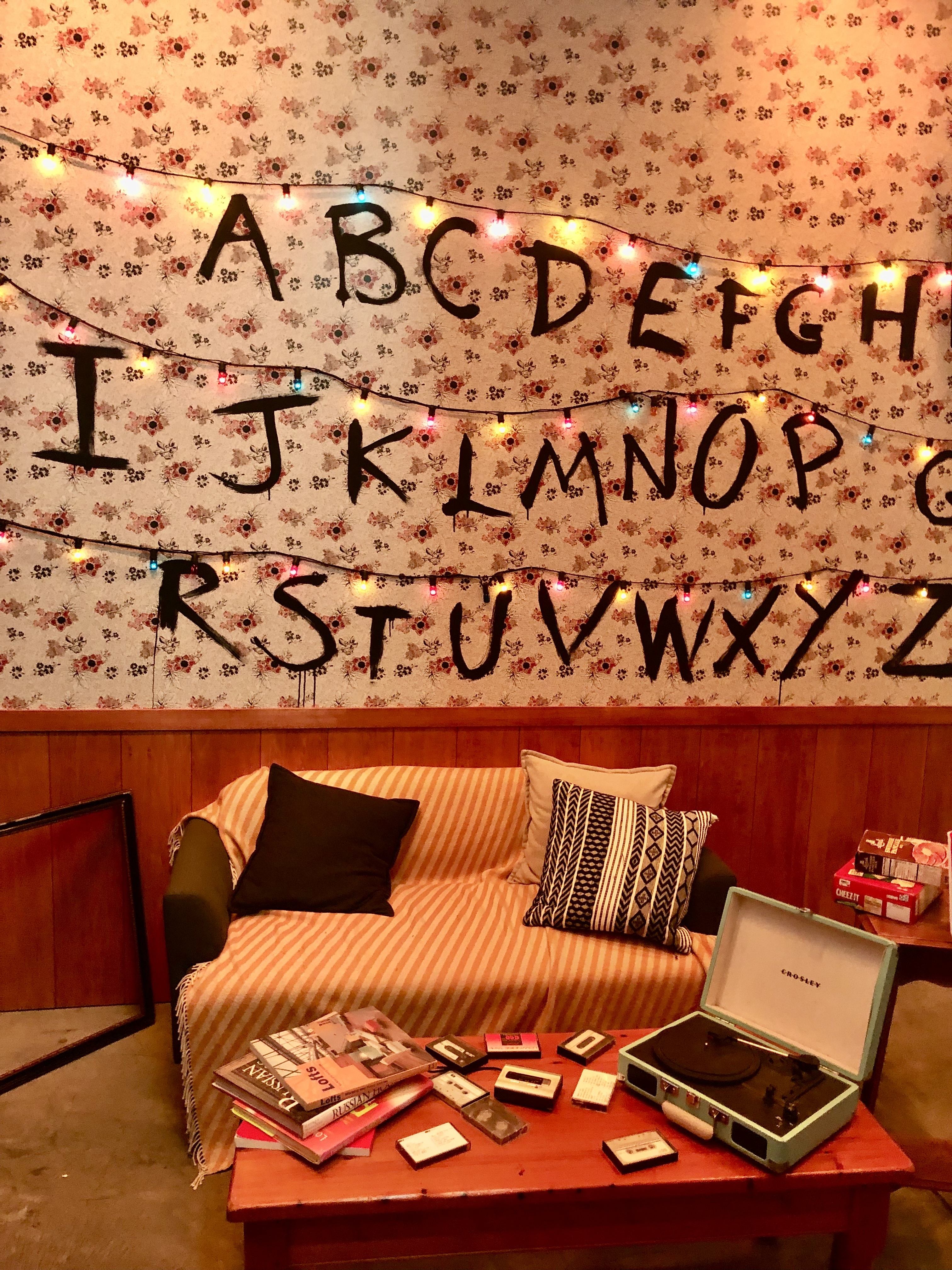 ストレンジャー・シングス　stranger things　ウィルの家の壁