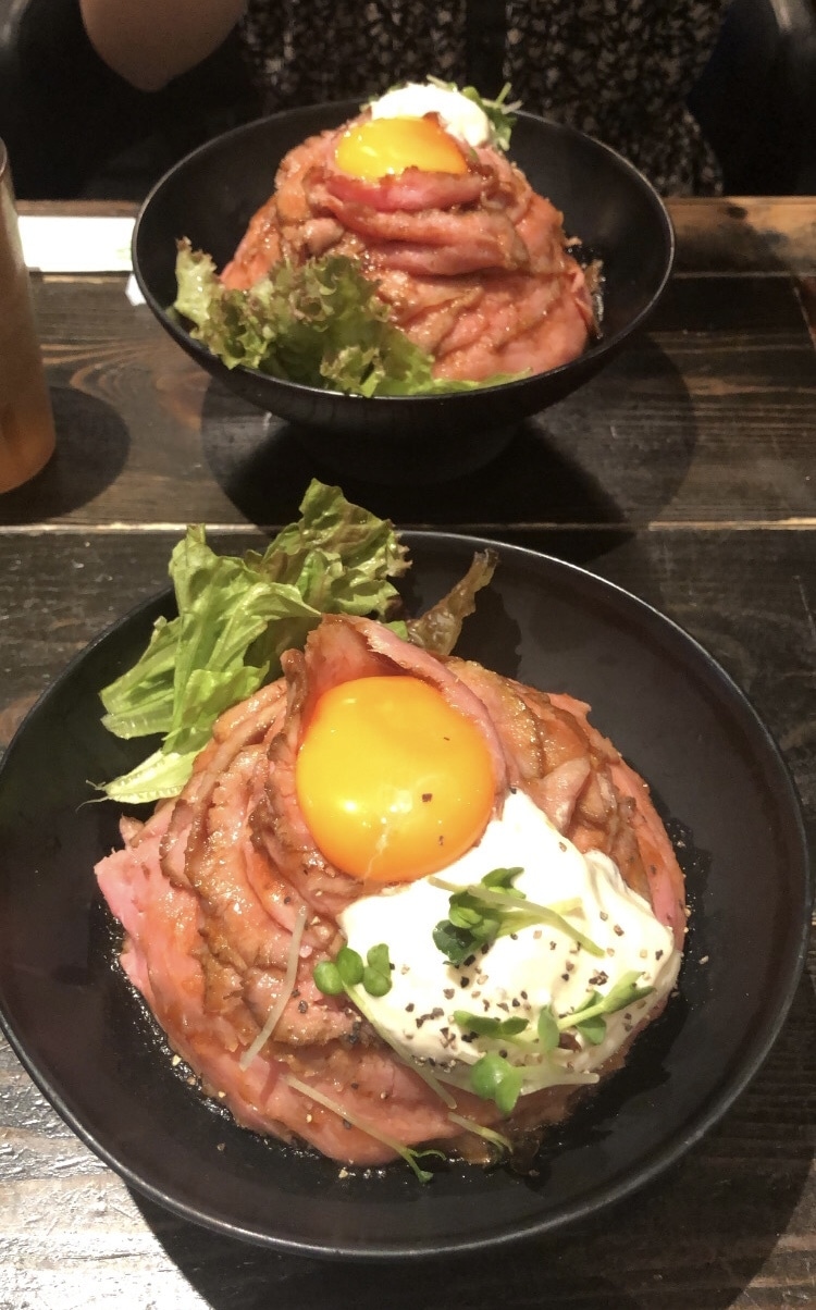 ローストビーフ丼　グルメ　美味しい