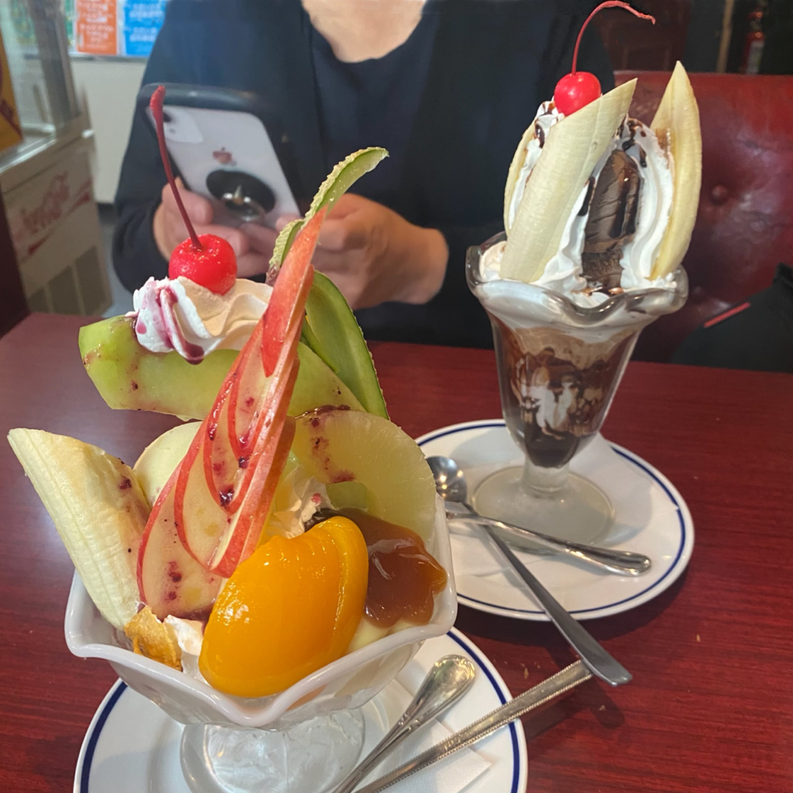 プリンパフェ(1150円) チョコバナナパフェ(870円)