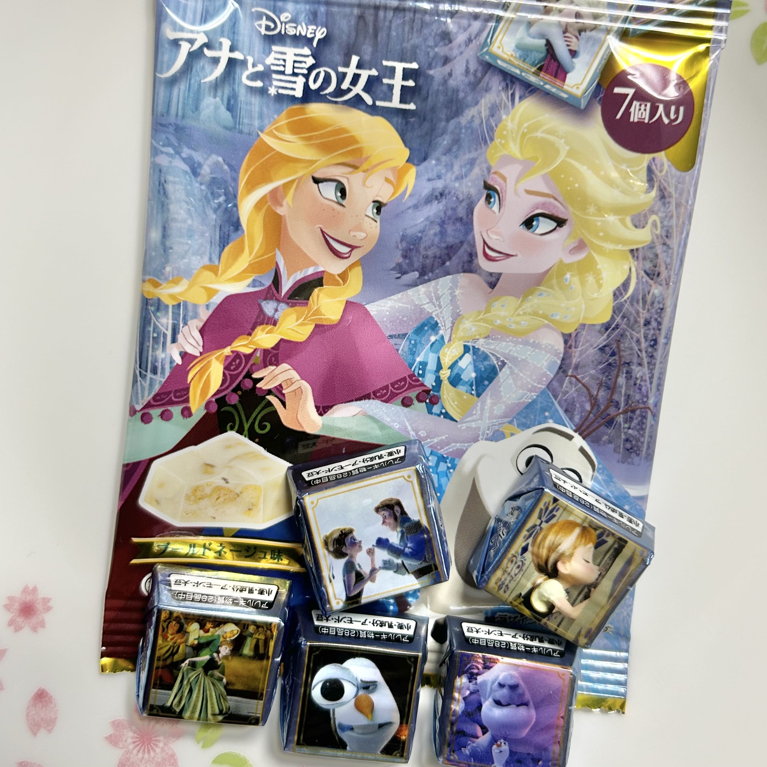 チロルチョコ　ディズニープリンセス　アナと雪の女王