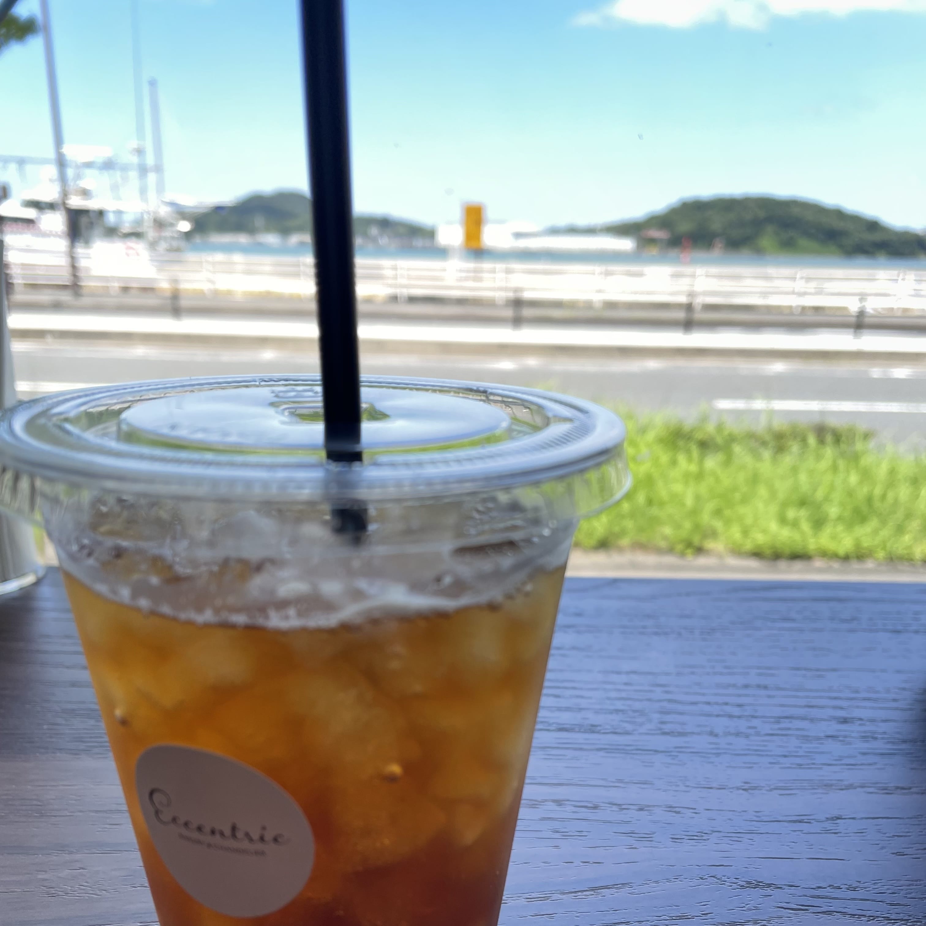 海の見える店内カウンター席