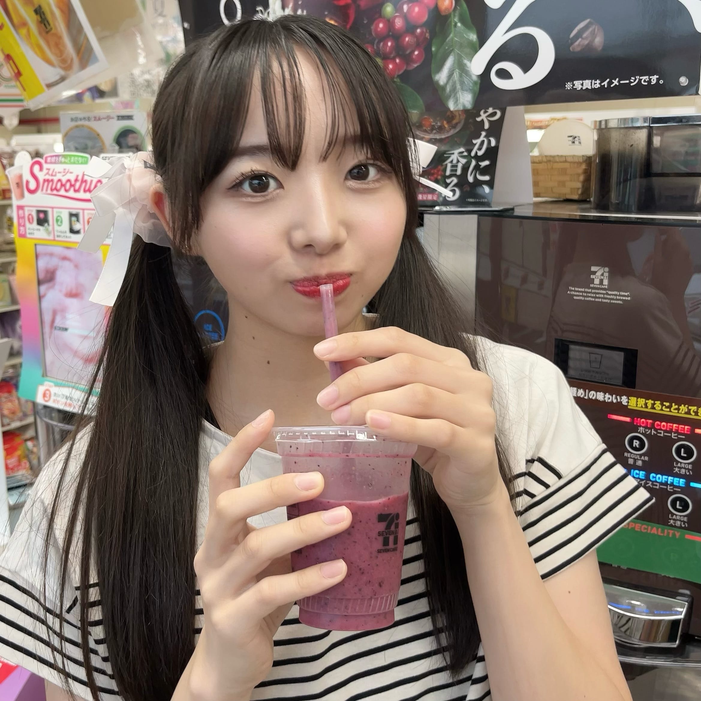 ダブルベリーヨーグルトスムージーを飲んでいます！