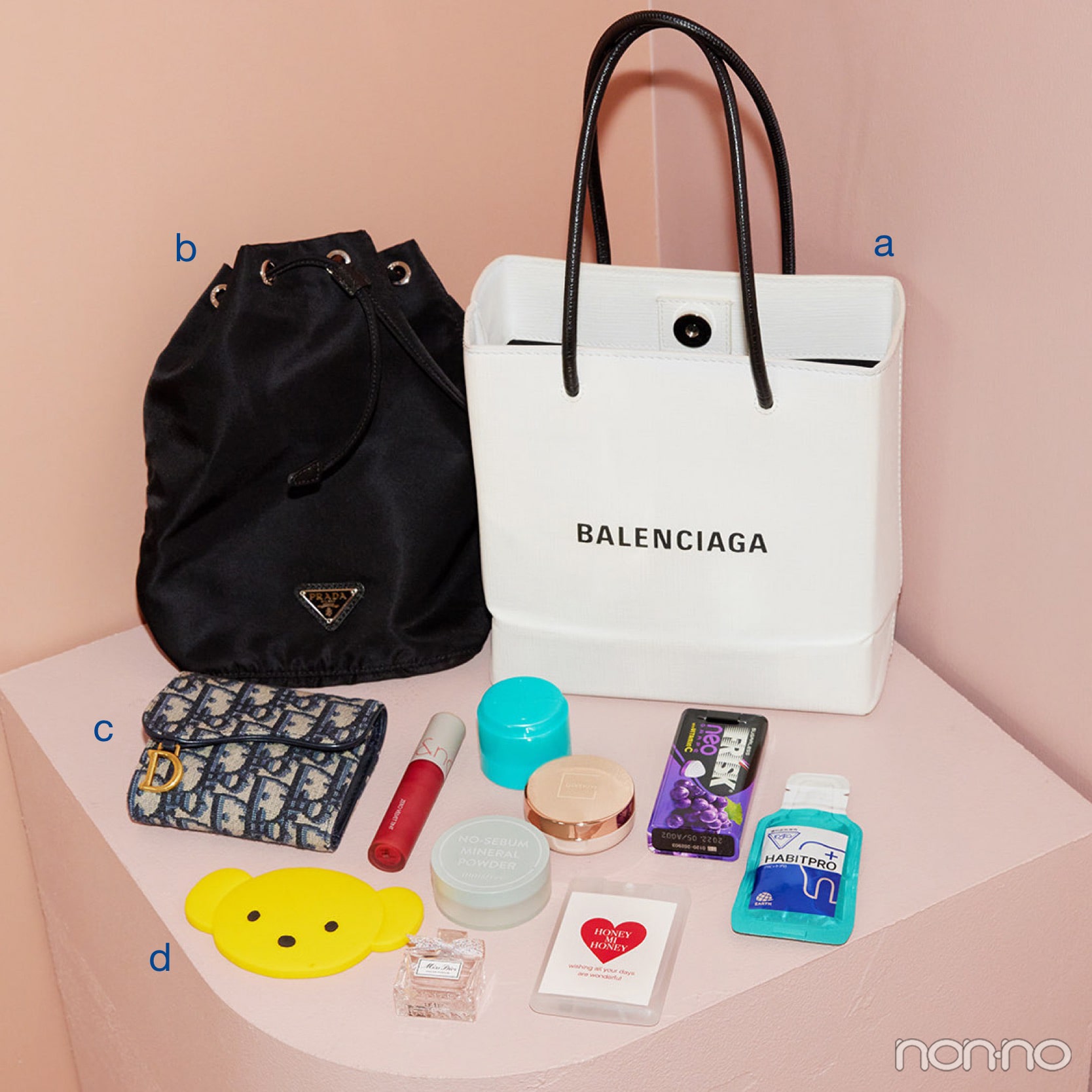 本田仁美さんのバッグ、お財布、ミラー紹介