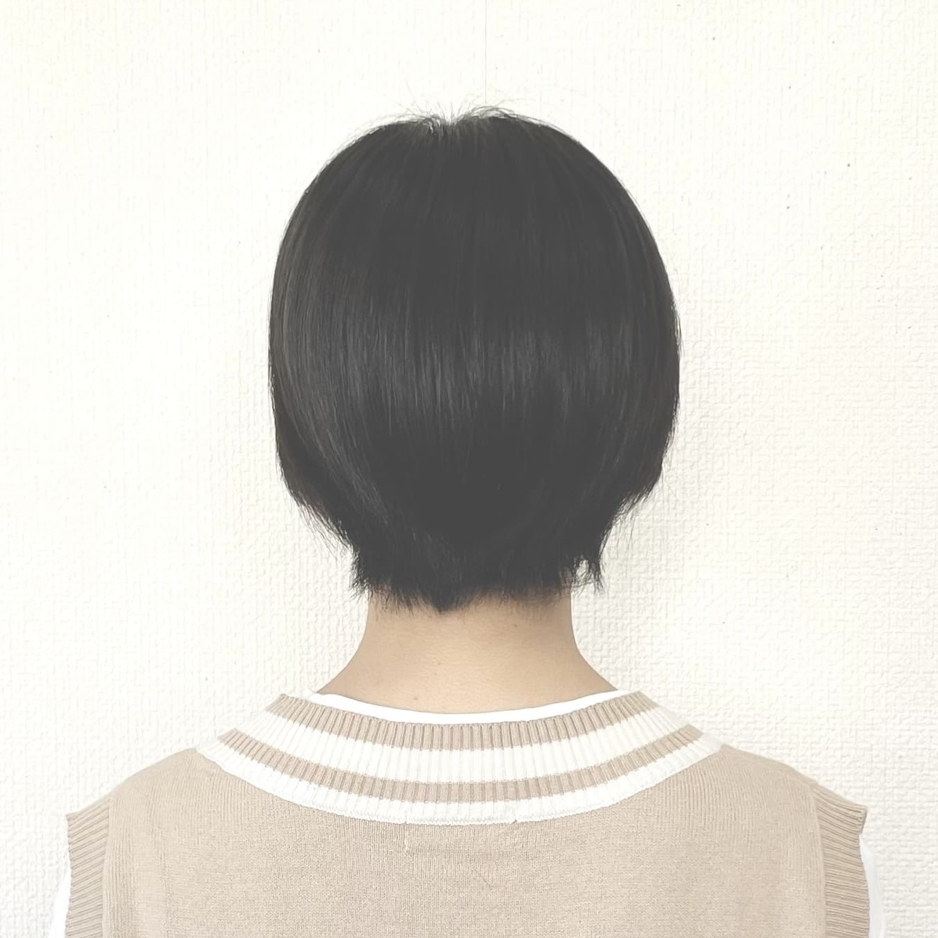 巻かない　ショートヘアアレンジ　後ろ