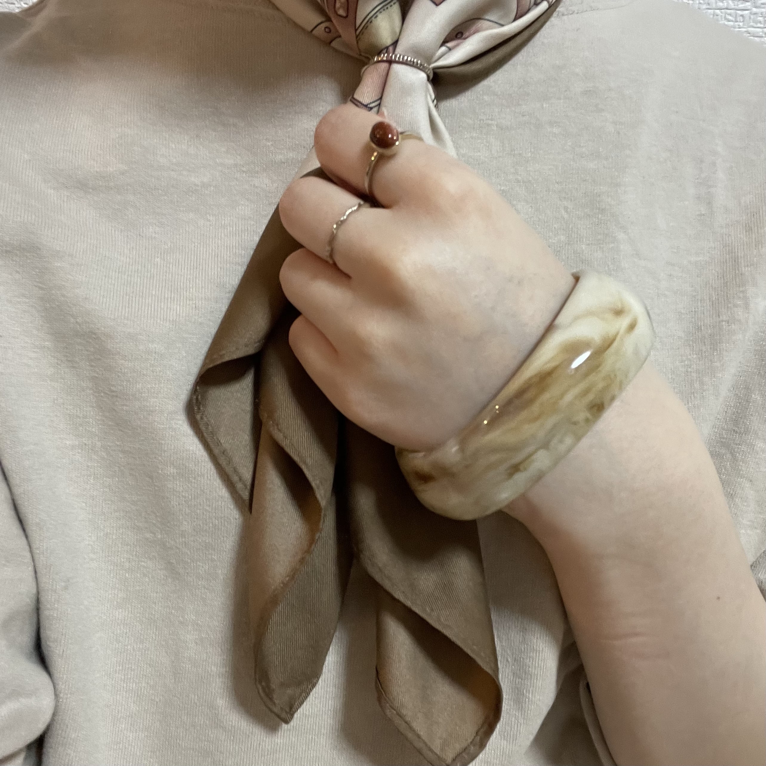 大学生ファッション　アクセサリー　バングル