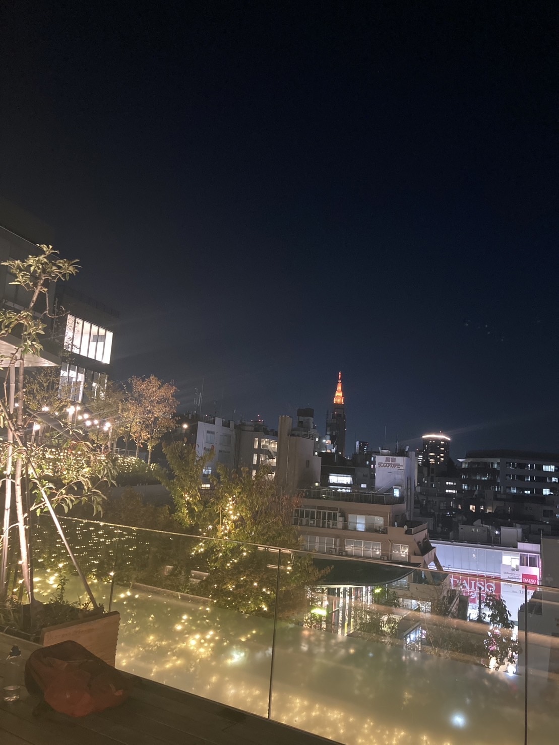 屋上から見える夜の景色。