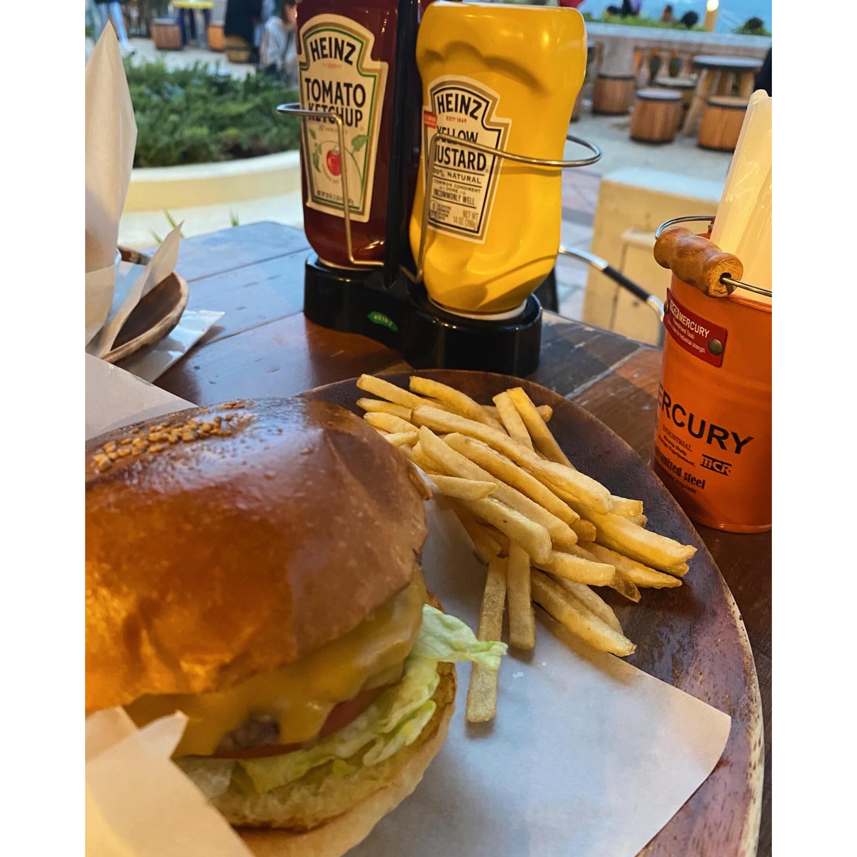 ハンバーガー　お店　写真