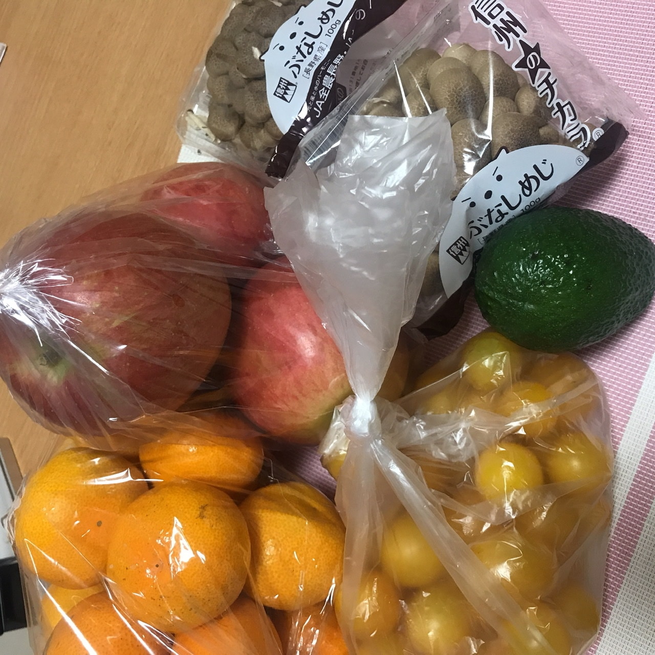 近所の八百屋さんで買った野菜達?