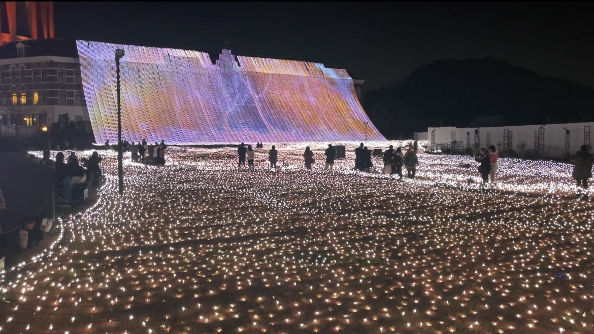 ハウステンボス アートガーデン 光のオーロラガーデン ーWinter Versionー 暖色系のイルミネーション