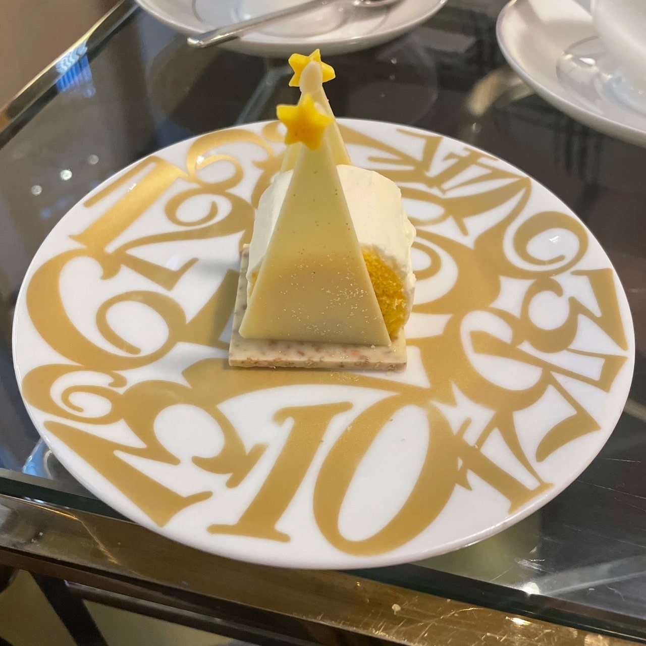 スイスホテル南海大阪　大阪　難波　ホテル　クリスマスアフタヌーンティー　マスカルポーネとコーヒーのブッシュドノエル