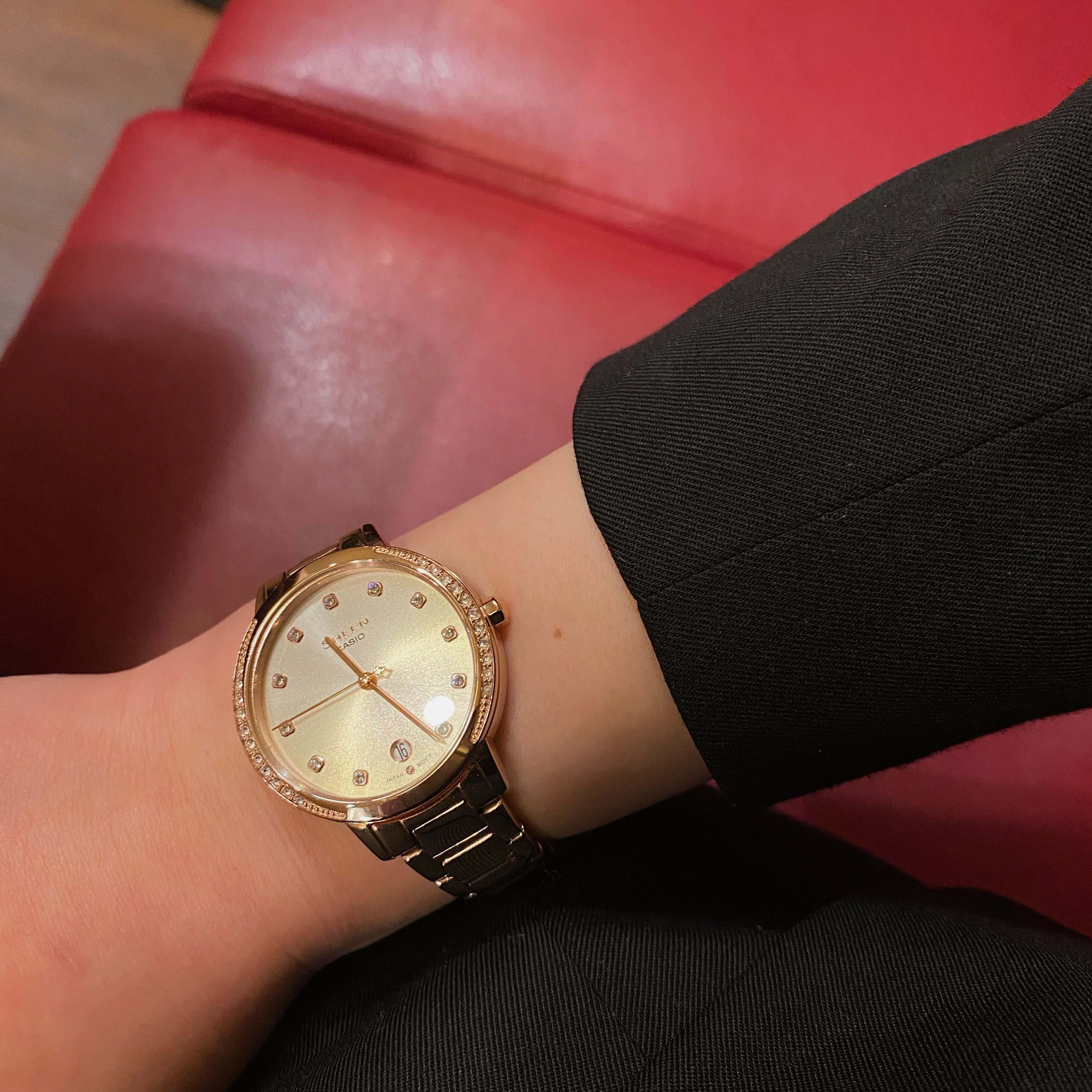 スーツ　腕時計　CASIO