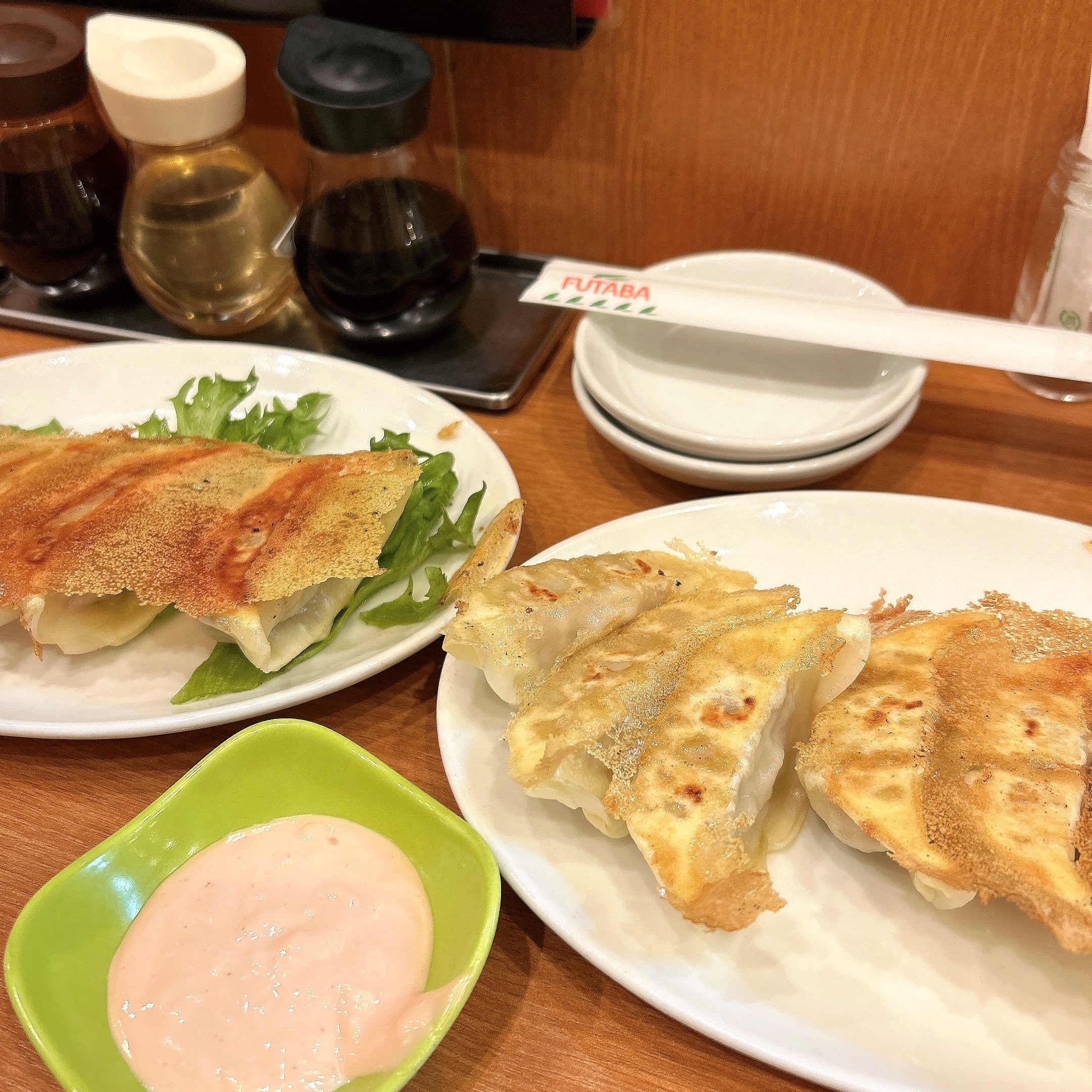 豚嘻嘻　豚バラ餃子と肉餃子