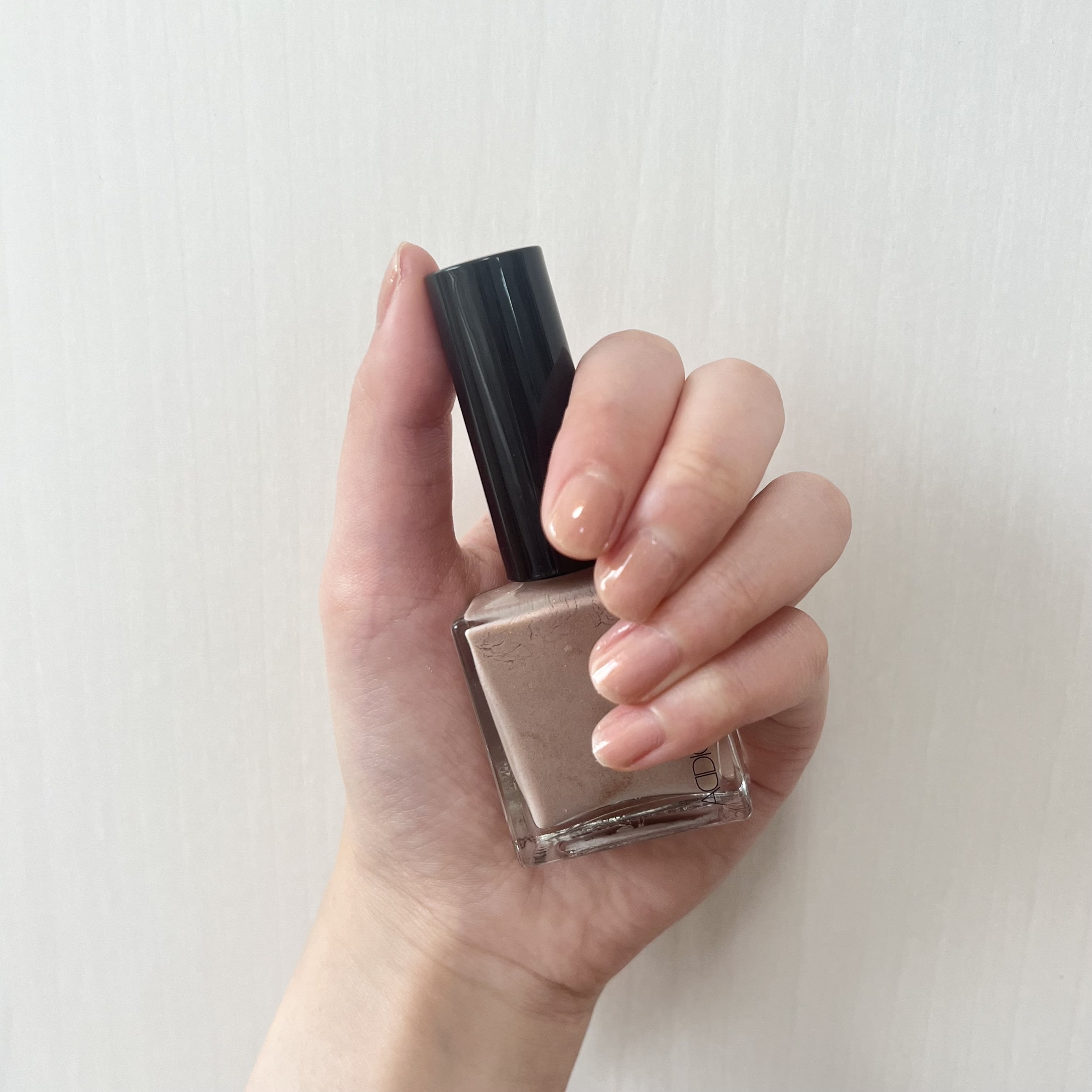 アディクション ザ ネイルポリッシュ + 022P Coastal Sandの二度塗り