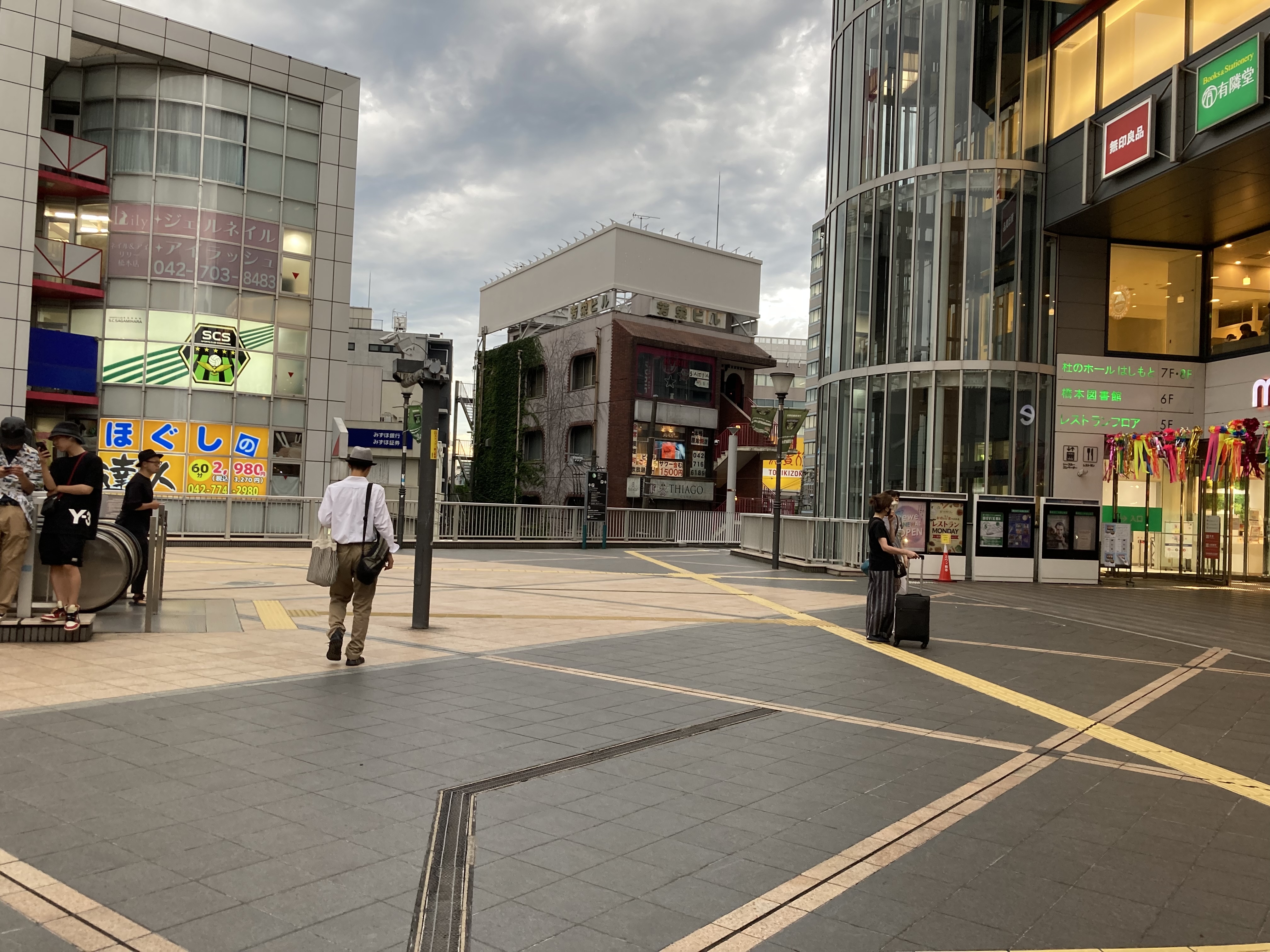 橋本駅前