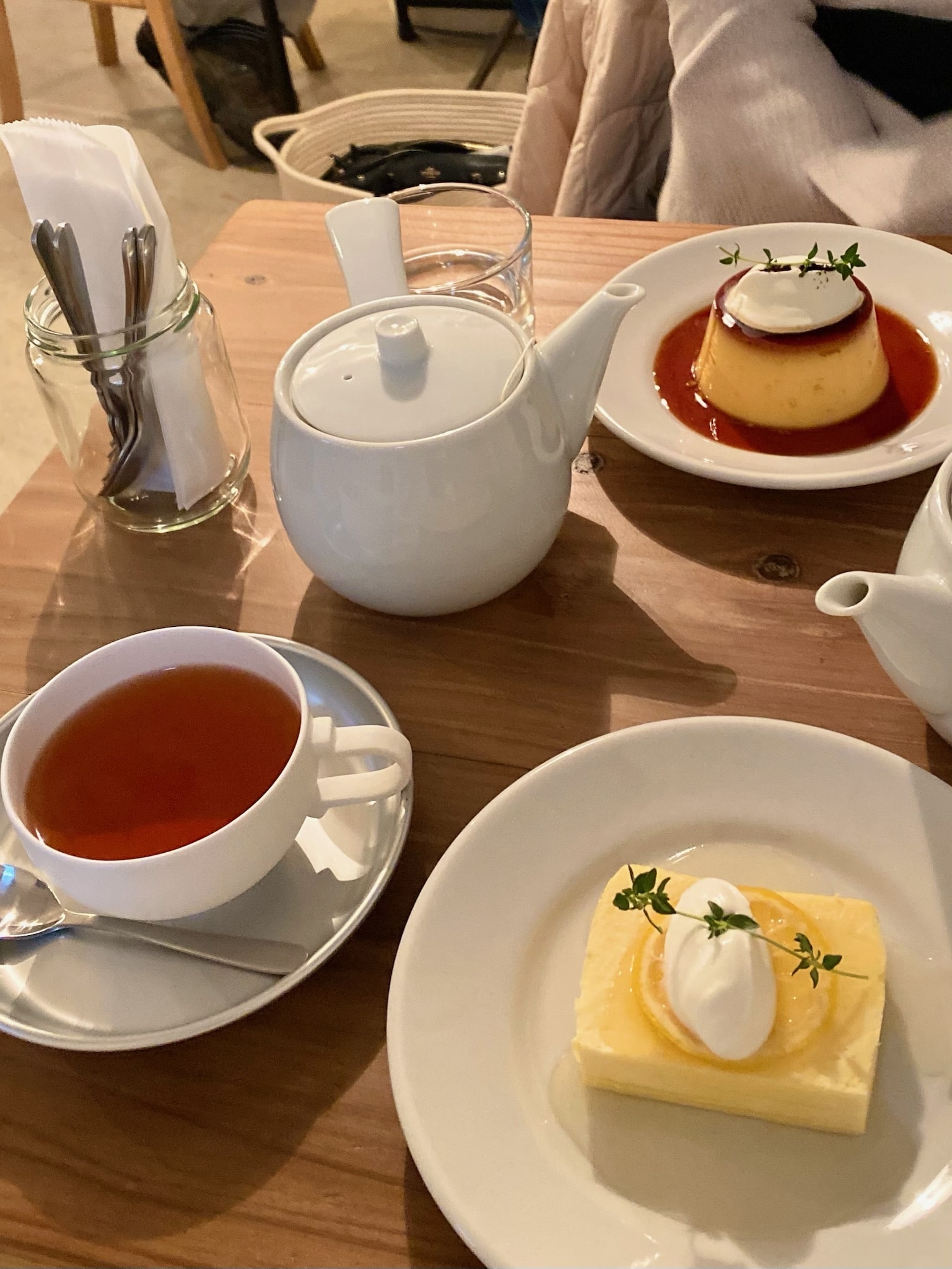 蔵前のカフェ「トロワ」のチーズテリーヌ（れもん）とプリン、マリアージュフレールの紅茶