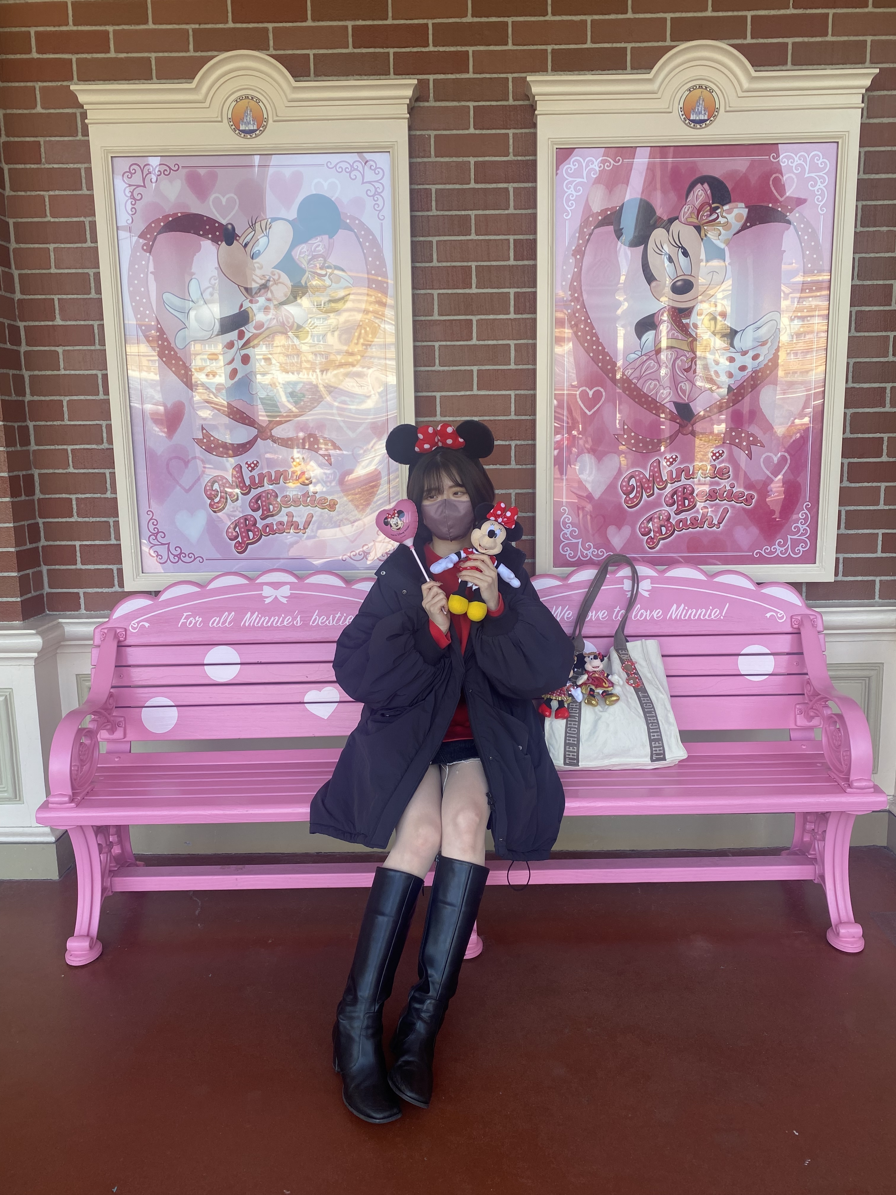 ワールドバザール入り口ベンチ