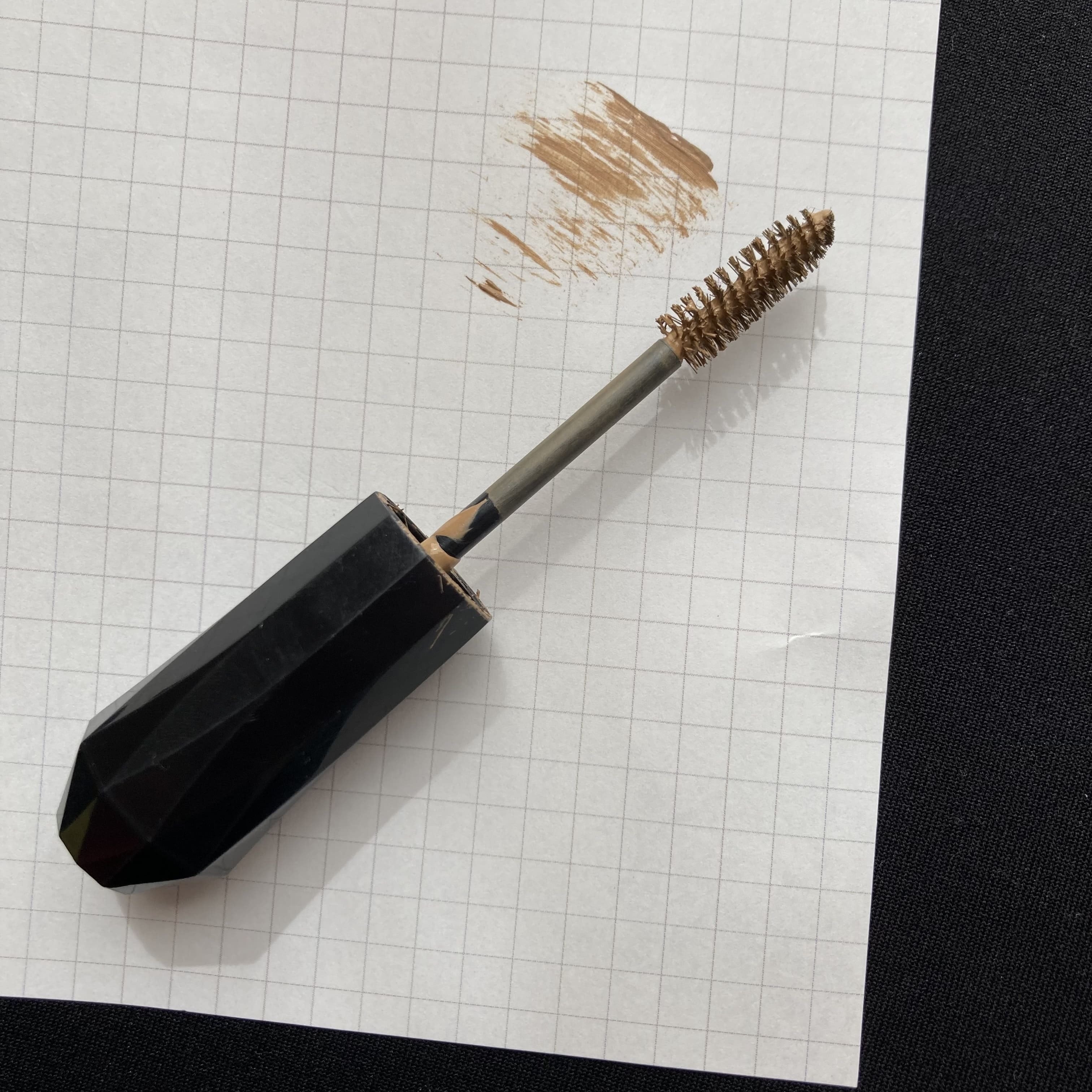 アイブロウマスカラ　ブラシ　色