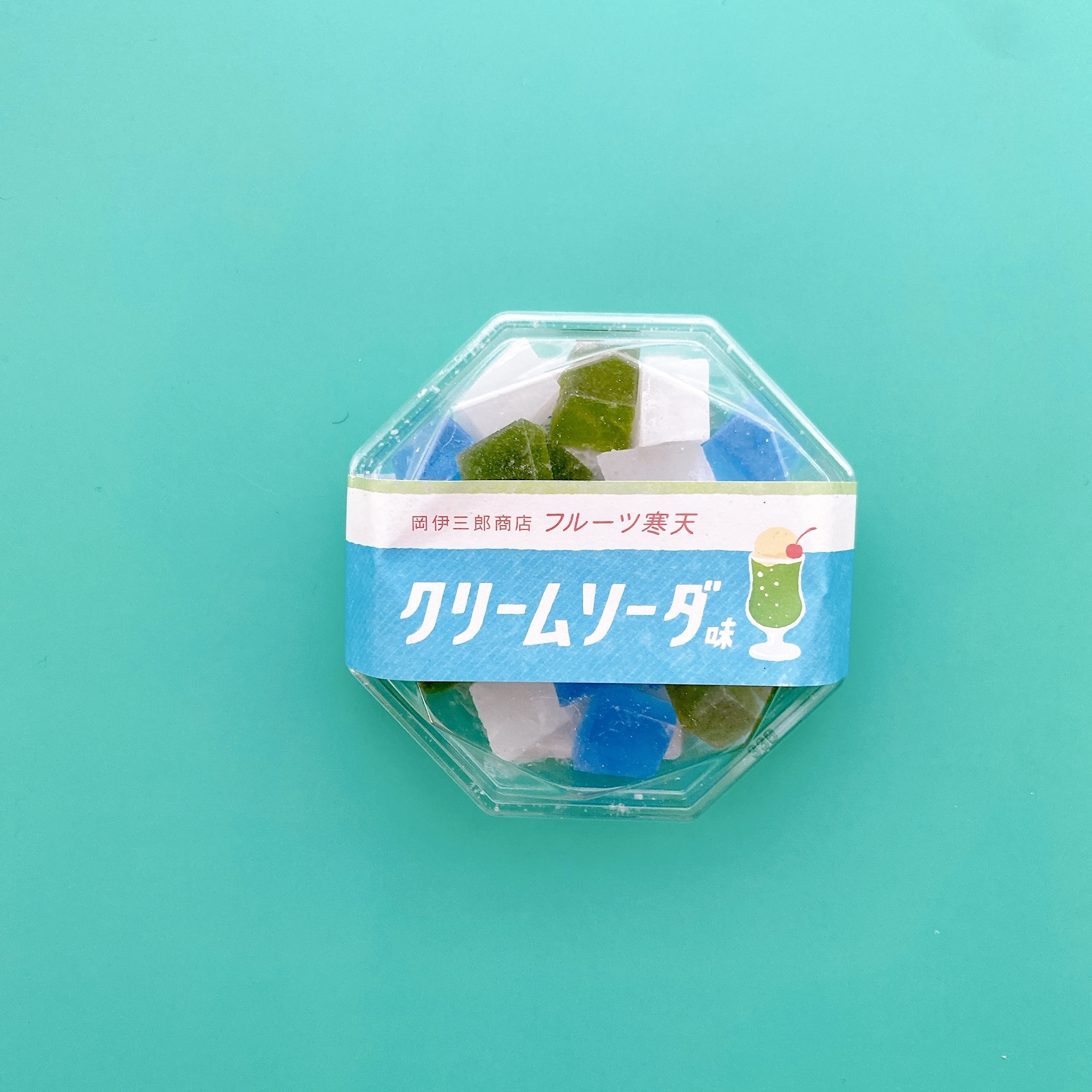 日本百貨店で販売されている琥珀糖「クリームソーダ」