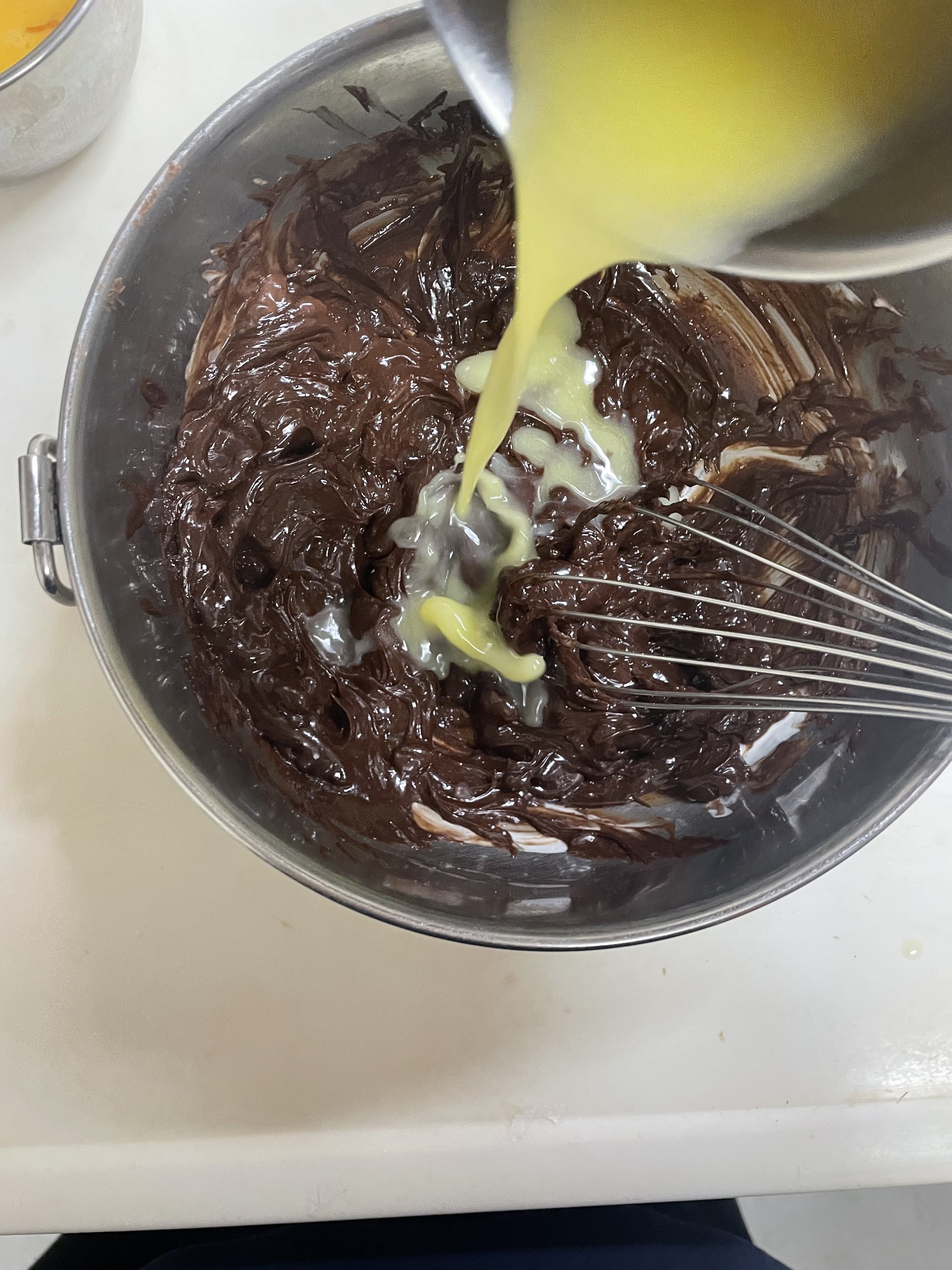 チョコにバターを加えたもの