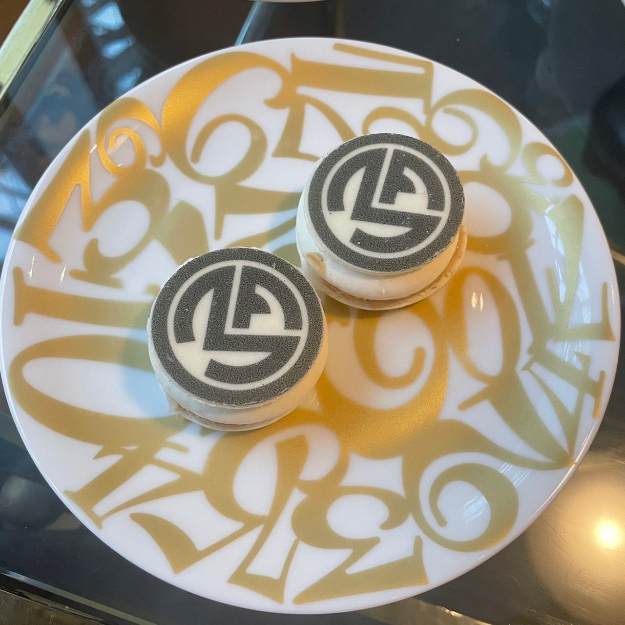 スイスホテル南海大阪　大阪　難波　ホテル　クリスマスアフタヌーンティー　ヘーゼルナッツプラリネマカロン