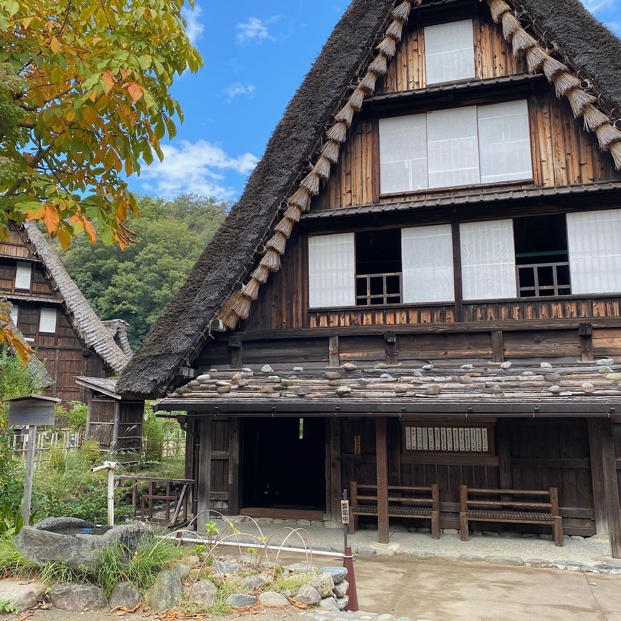 白川郷　蕎麦屋　入口