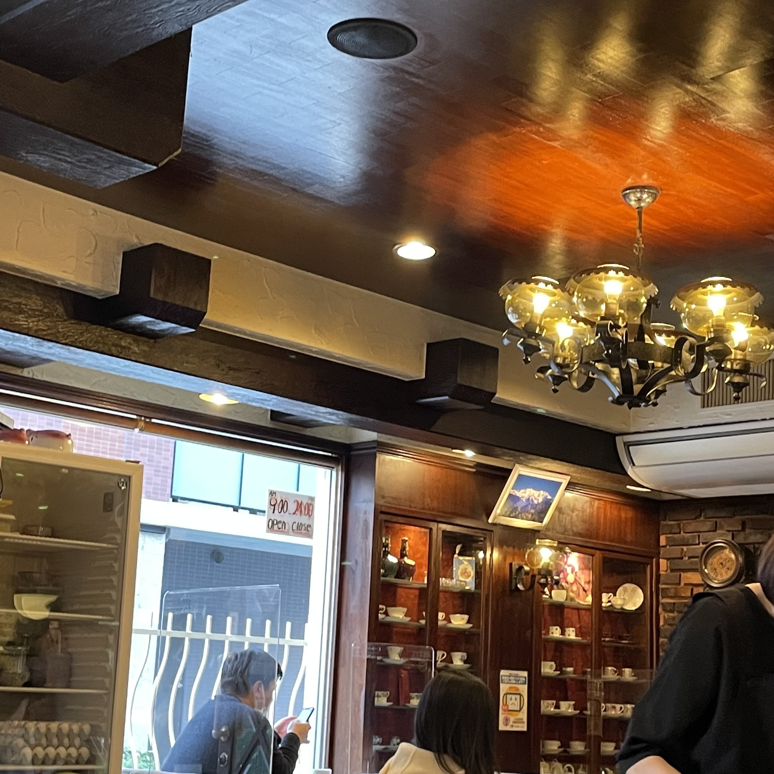 ロッジ赤石　浅草　老舗　喫茶店　内装