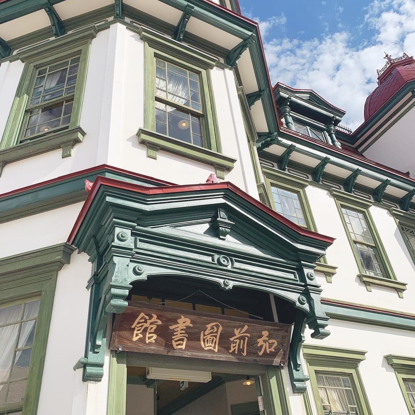 青森県弘前市　旧弘前市立図書館入り口