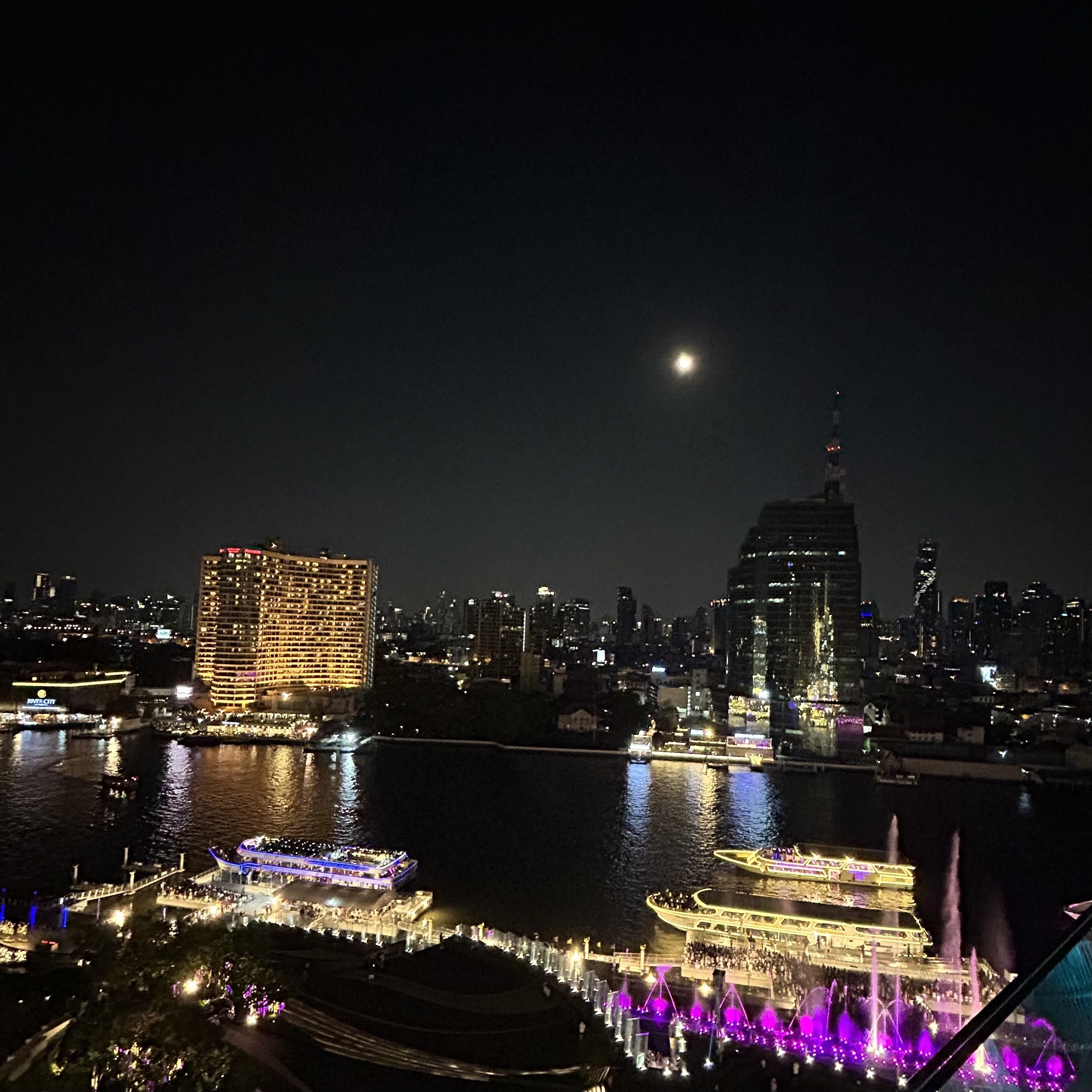 アイコンサイアムからの夜景