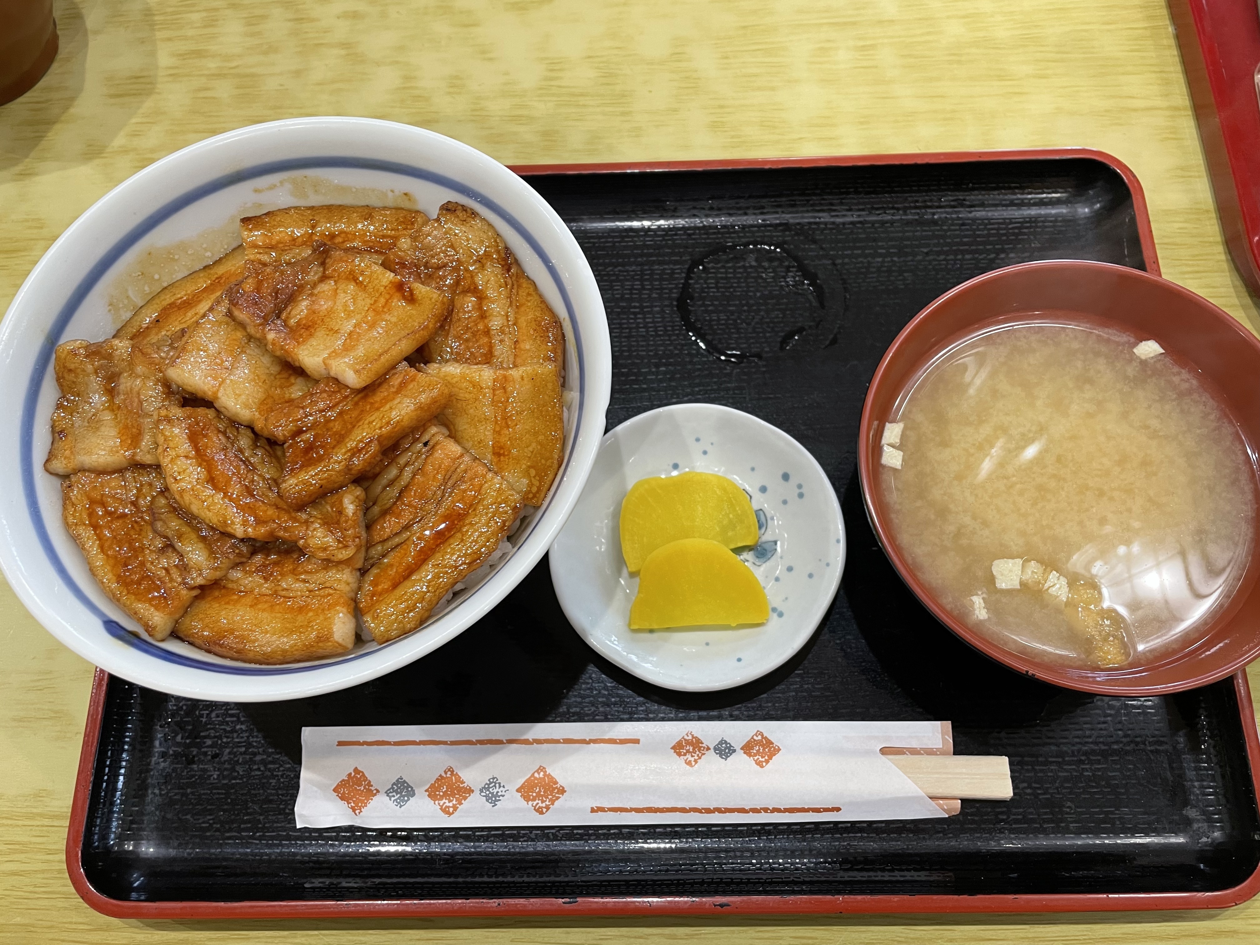 ぶた丼のとん田