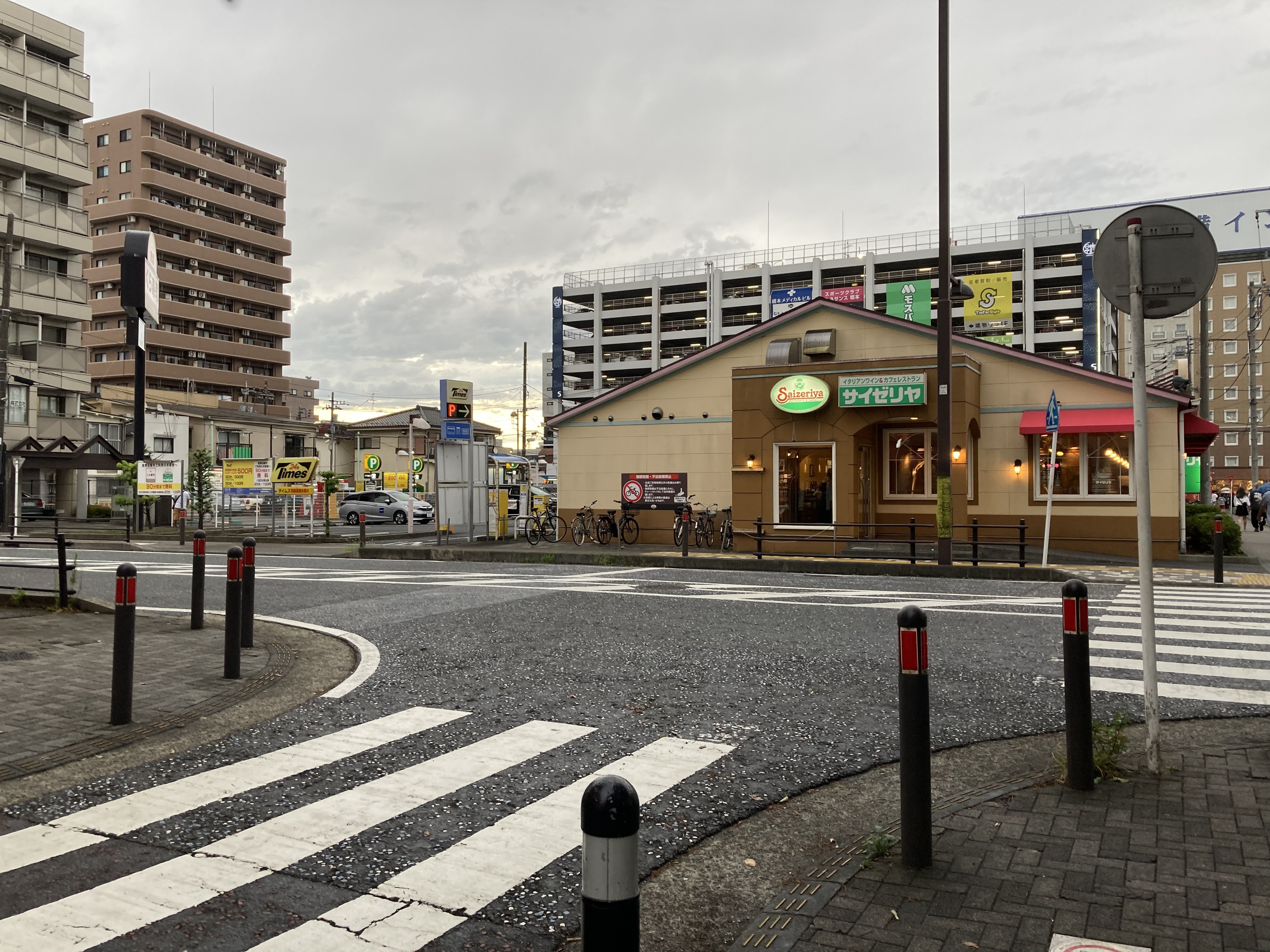 橋本駅前サイゼリヤ
