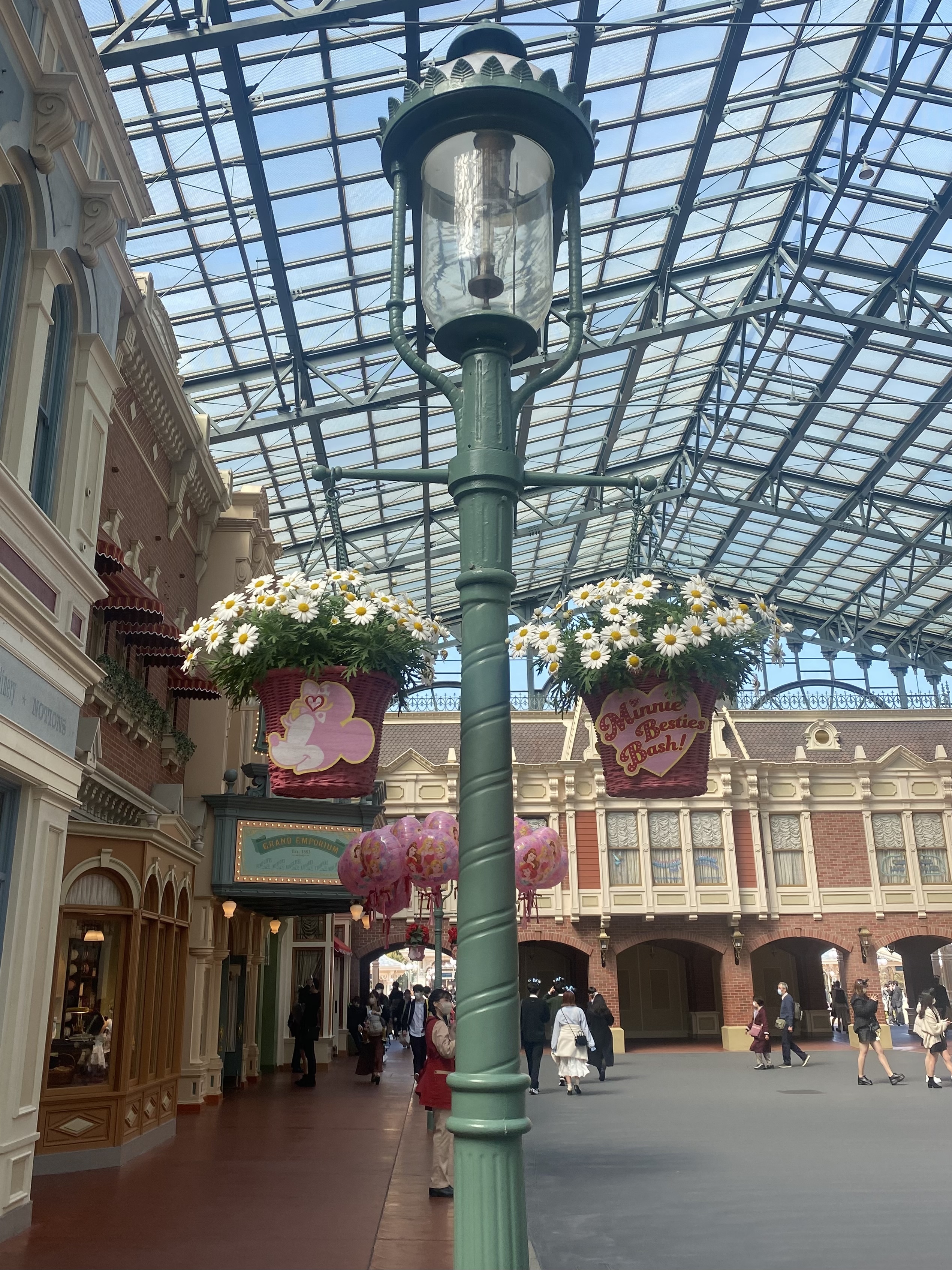 ワールドバザール街頭のお花