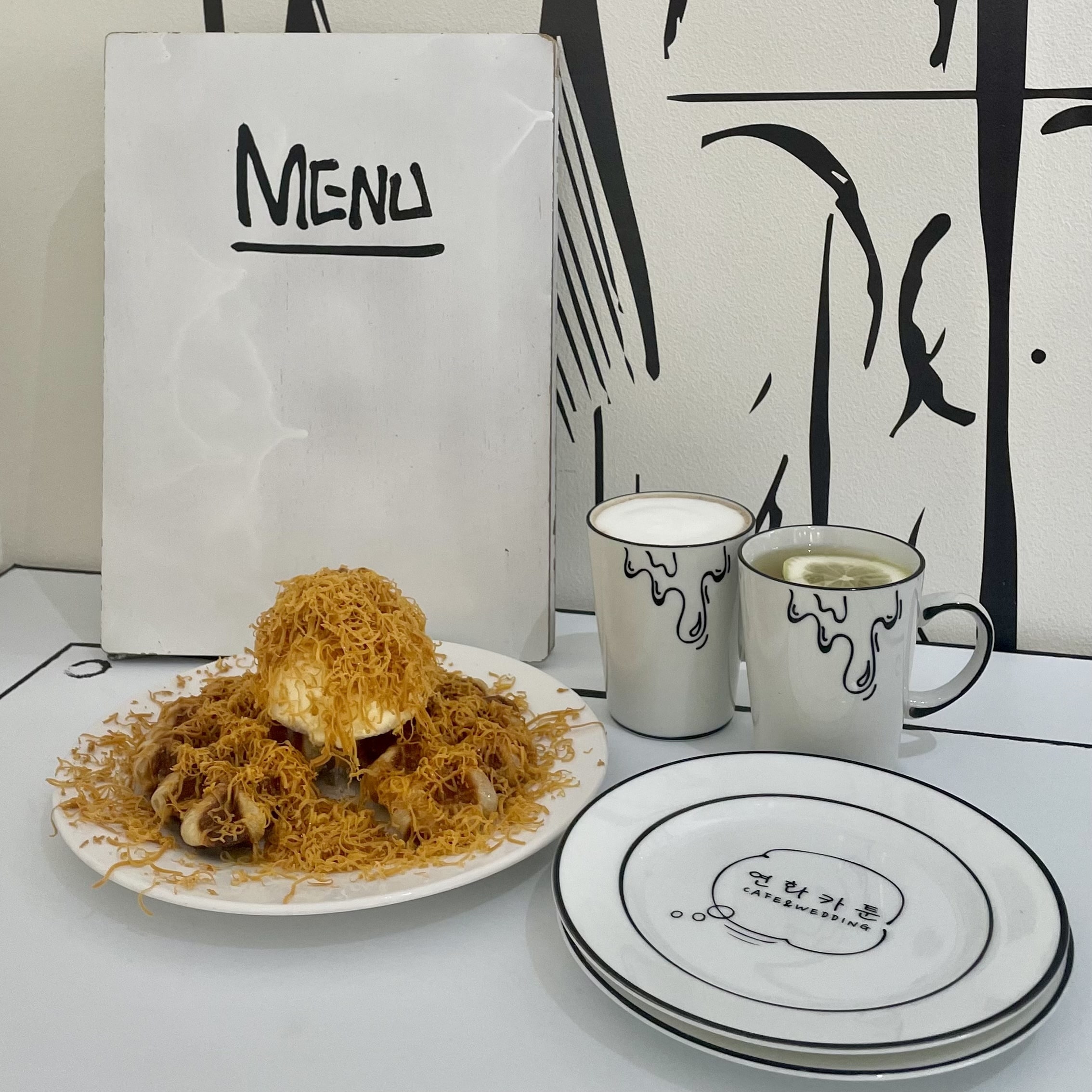 クロッフル　ヨナカートゥン　白黒　2Dカフェ　スイーツ　鶴橋