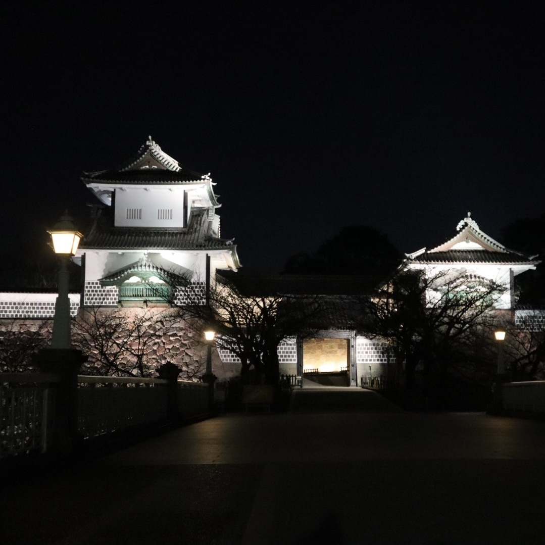 金沢城公園　夜のライトアップ